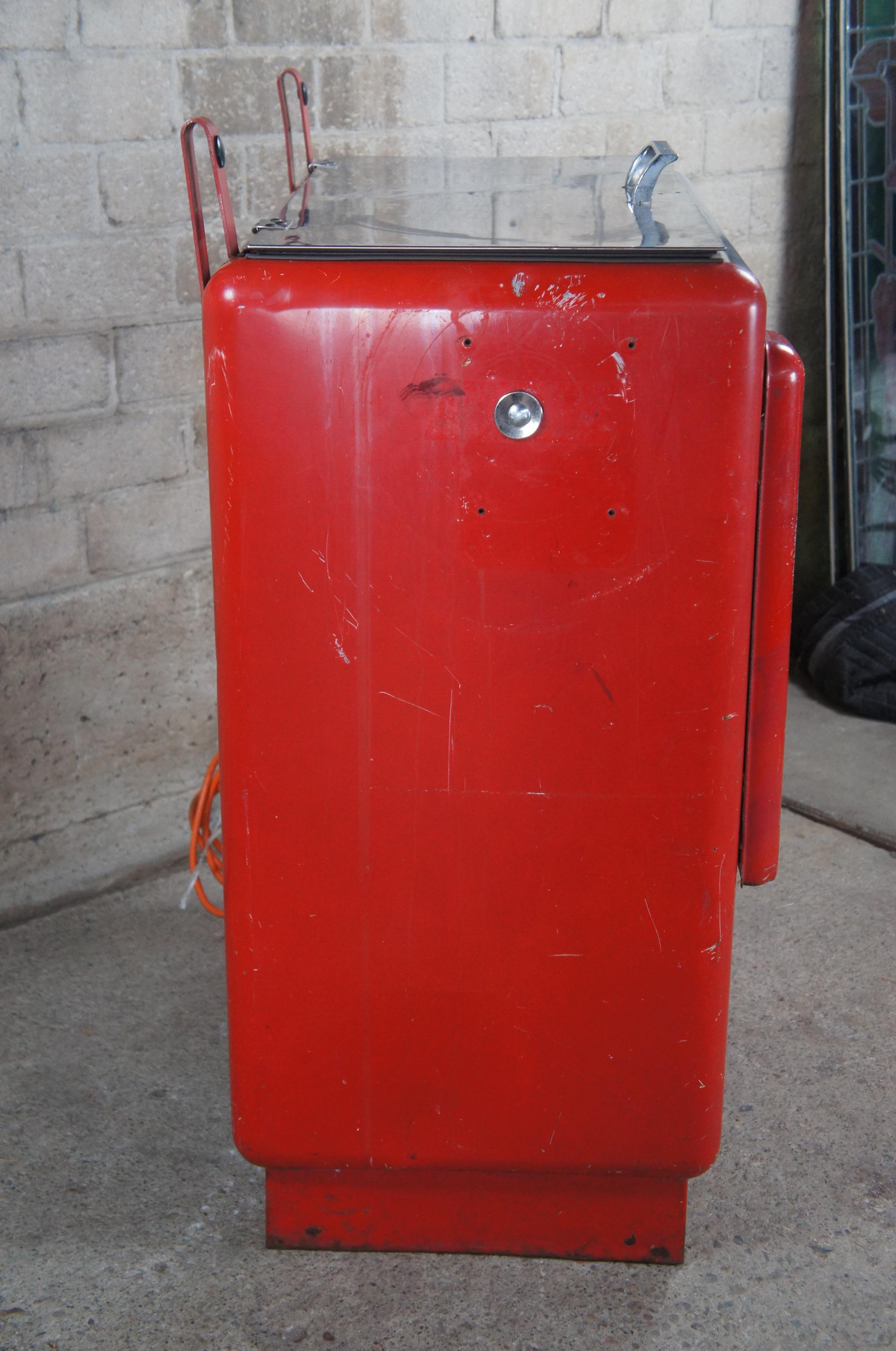 Mid Century Glasco GBV 50 Slider Coca-Cola Cooler Refrigerator Vending Machine For Sale 2
