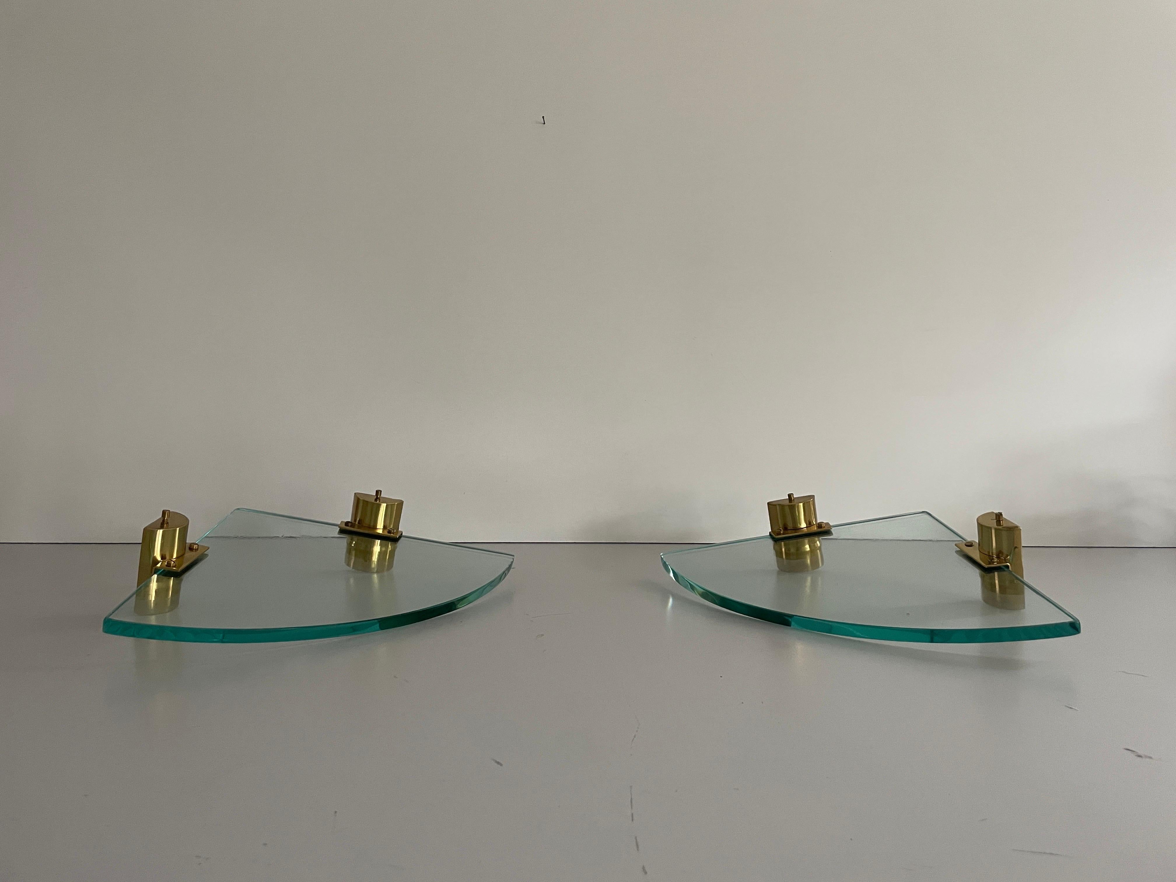 Mid-Century Glass and Brass Pair of Floating Corner Wall Shelfs, 1960s, Italy For Sale 6