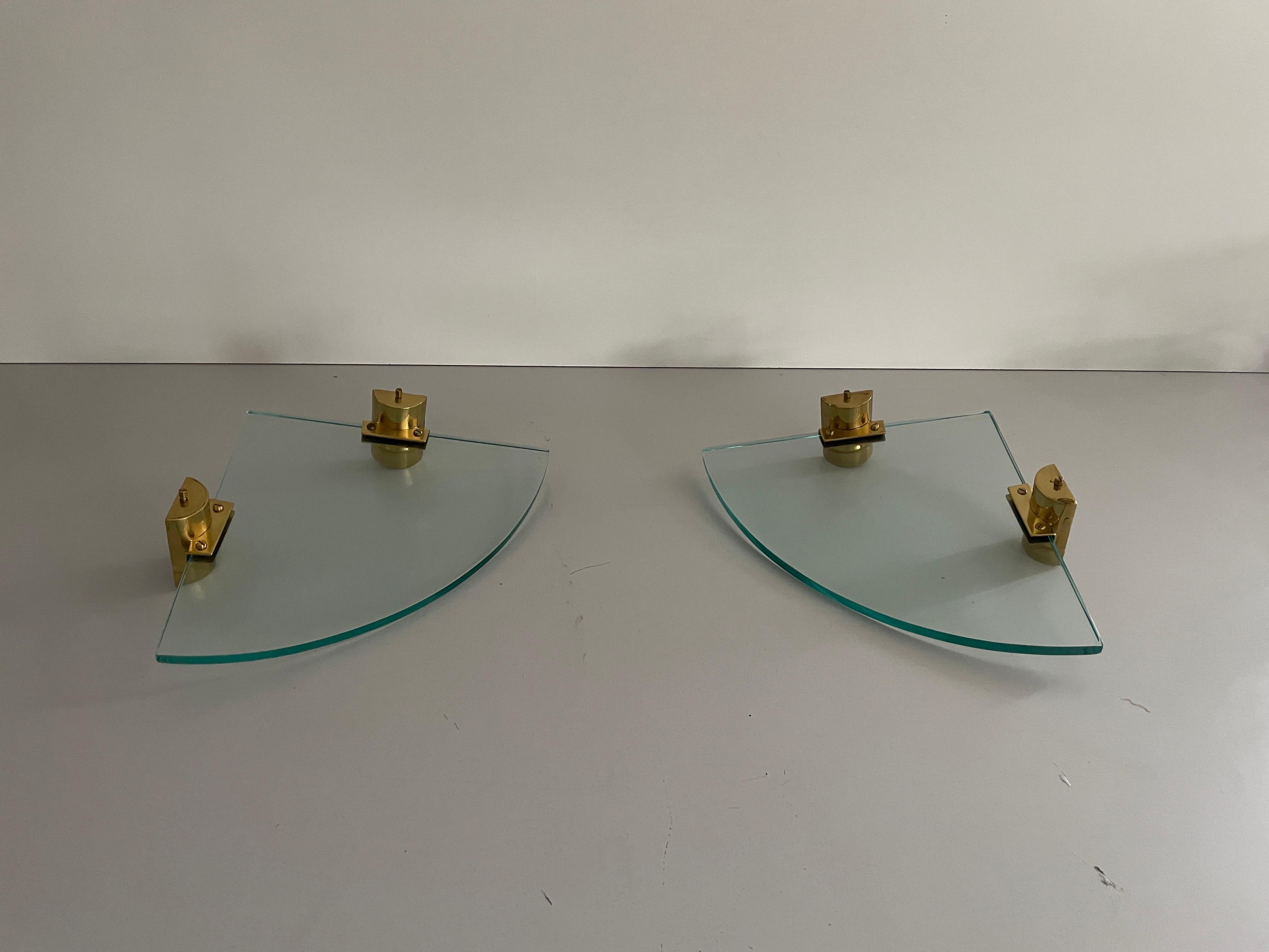 Mid-Century Glass and Brass Pair of Floating Corner Wall Shelfs, 1960s, Italy For Sale 7