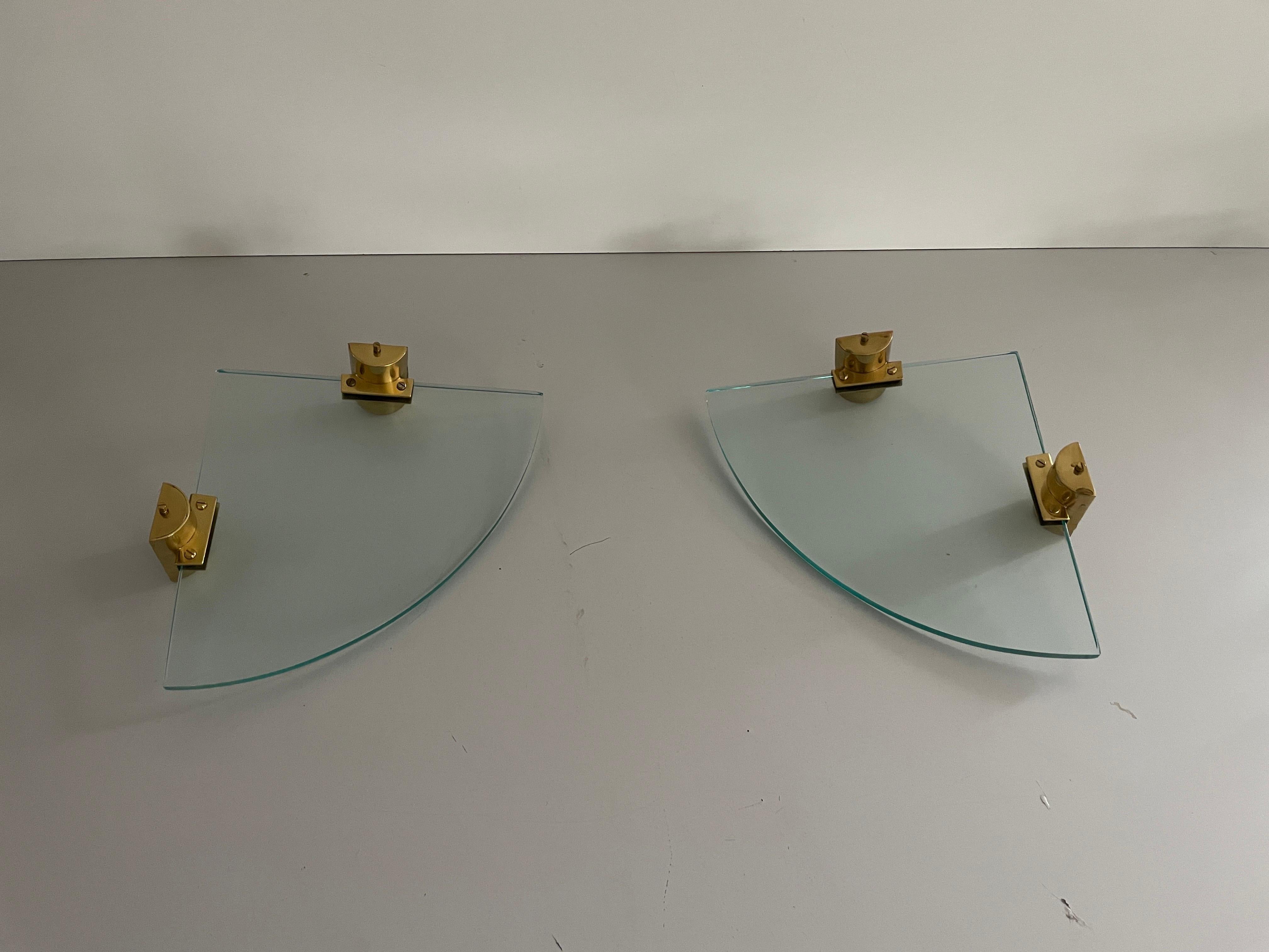 Mid-Century Glass and Brass Pair of Floating Corner Wall Shelfs, 1960s, Italy For Sale 8