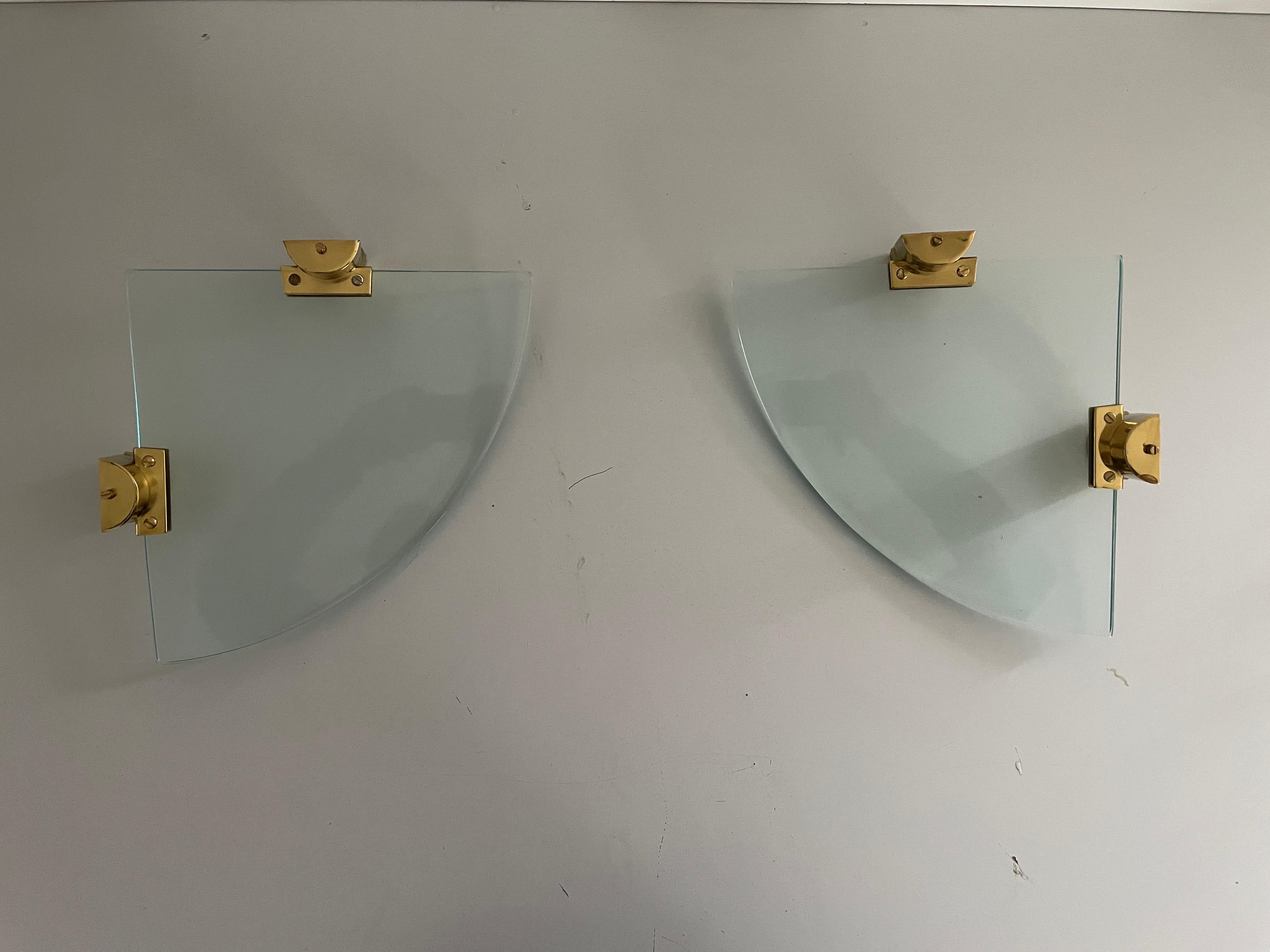 Mid-Century Glass and Brass Pair of Floating Corner Wall Shelfs, 1960s, Italy For Sale 9