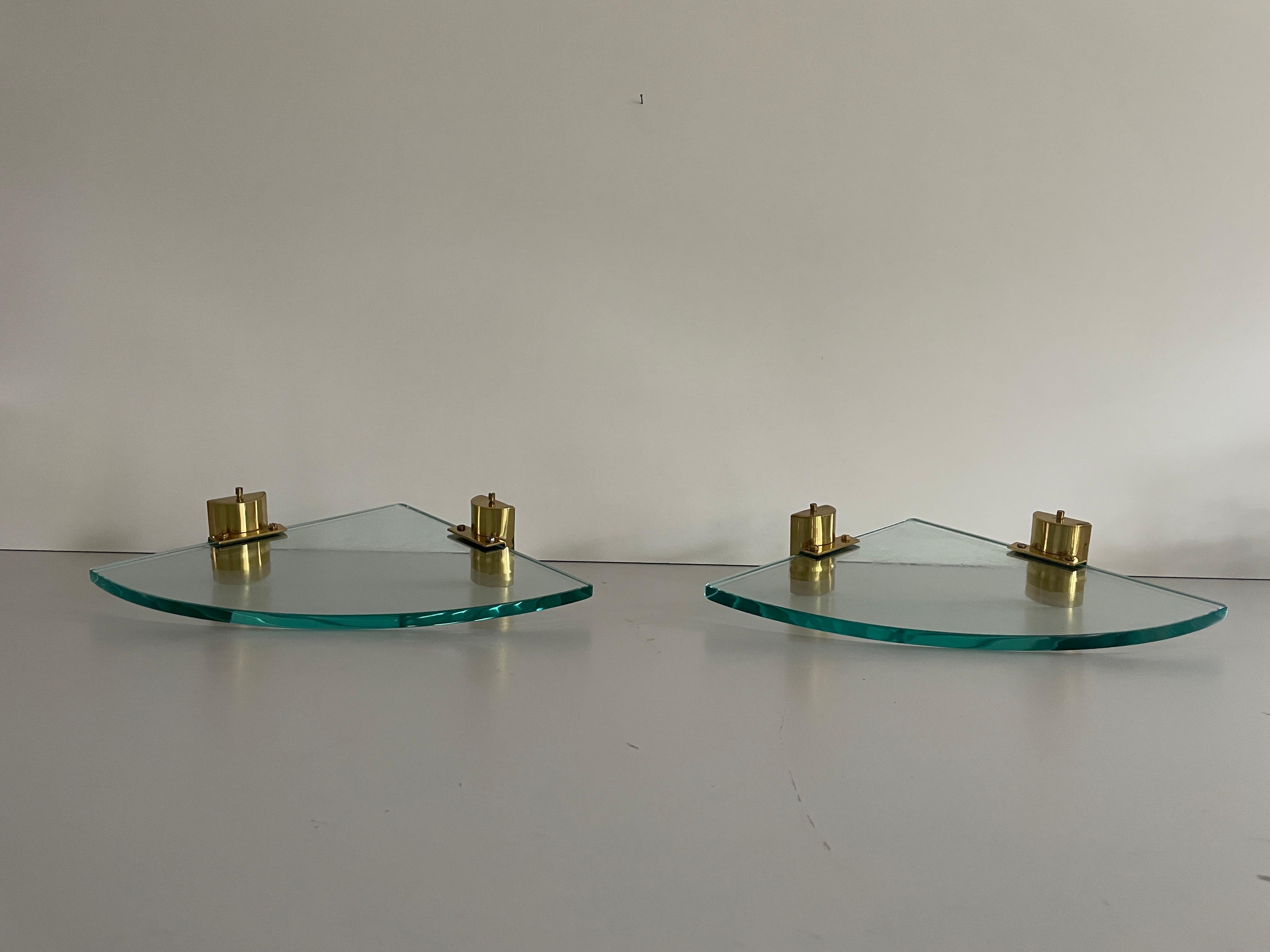 Italian Mid-Century Glass and Brass Pair of Floating Corner Wall Shelfs, 1960s, Italy For Sale