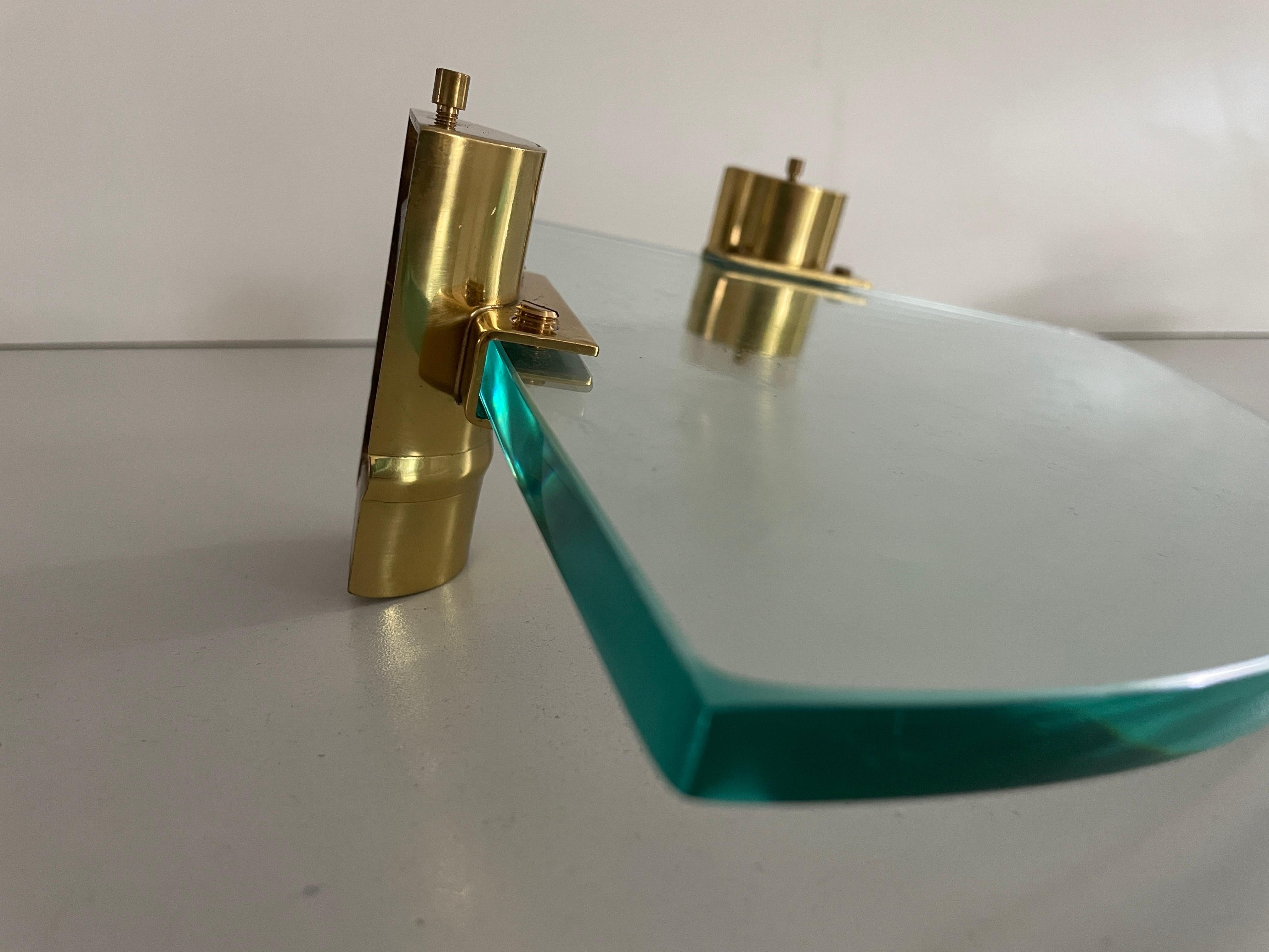Mid-Century Glass and Brass Pair of Floating Corner Wall Shelfs, 1960s, Italy In Excellent Condition For Sale In Hagenbach, DE