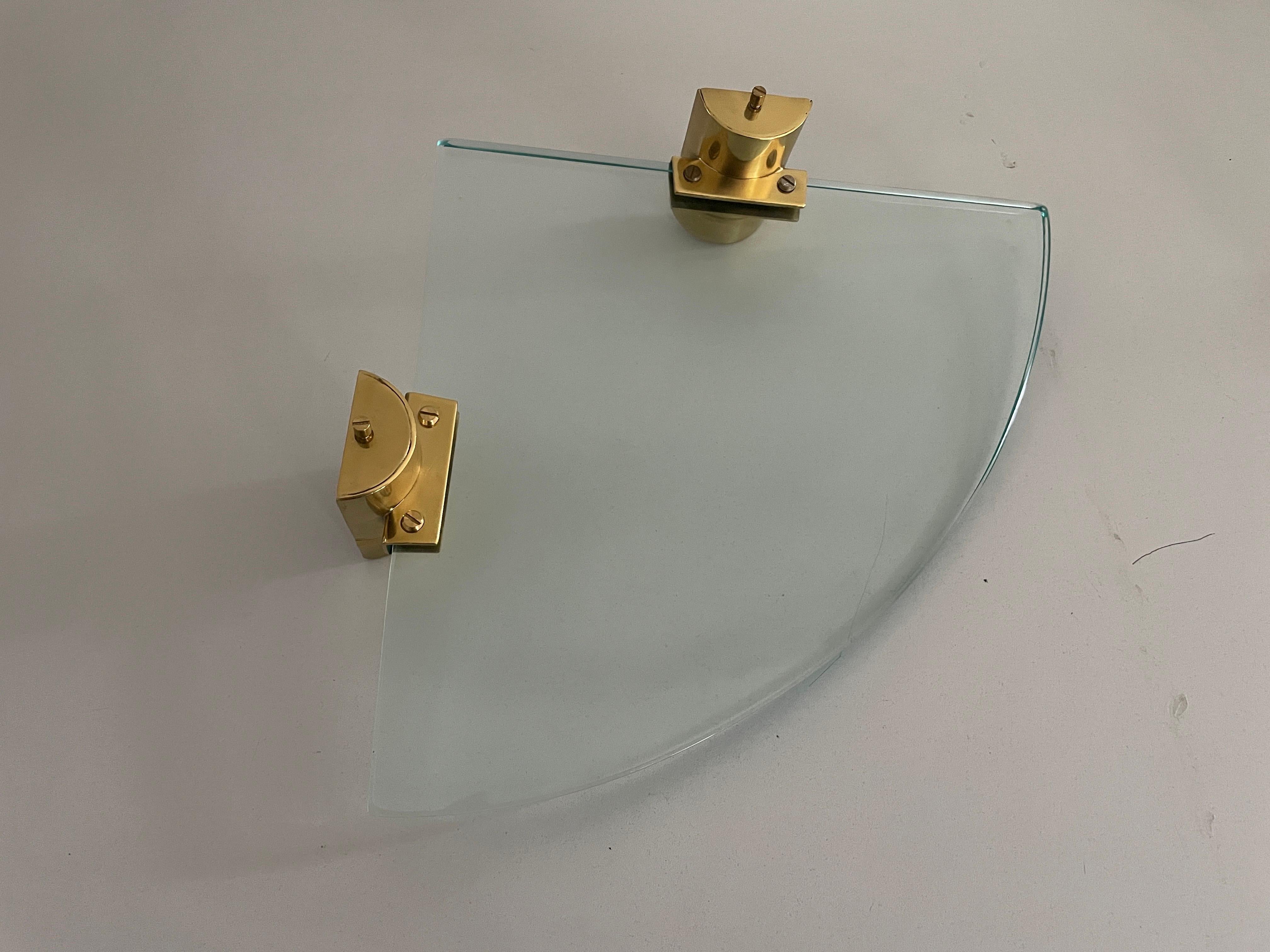 Mid-Century Glass and Brass Pair of Floating Corner Wall Shelfs, 1960s, Italy For Sale 3