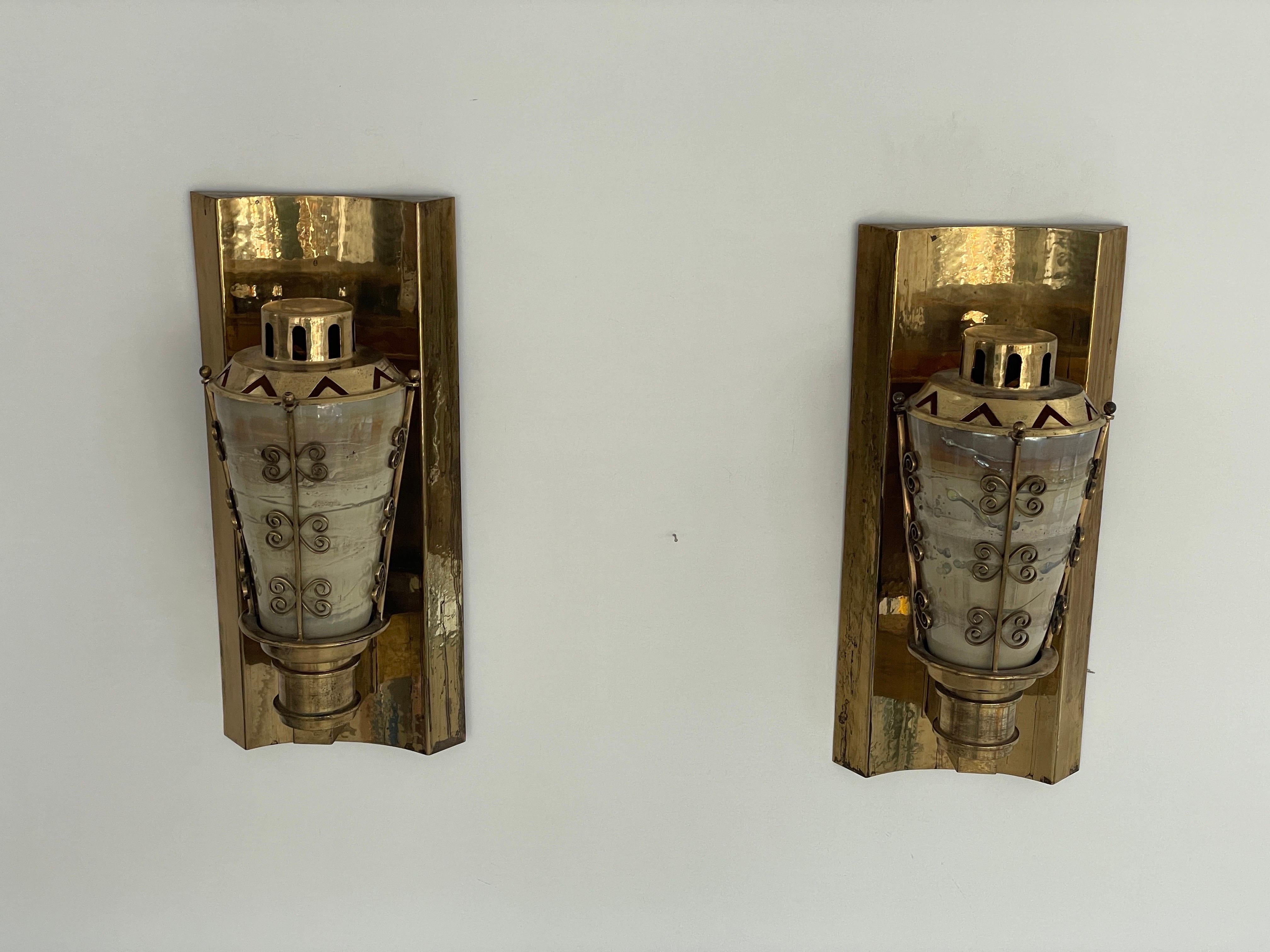 Mid-century Glass and Brass Pair of Large Cinema Sconces, 1950s, Germany


Very elegant and Minimalist wall lamps
Lamp is in very good condition.

These lamps works with E27 standard light bulbs. 
Wired and suitable to use in all countries. (110-220