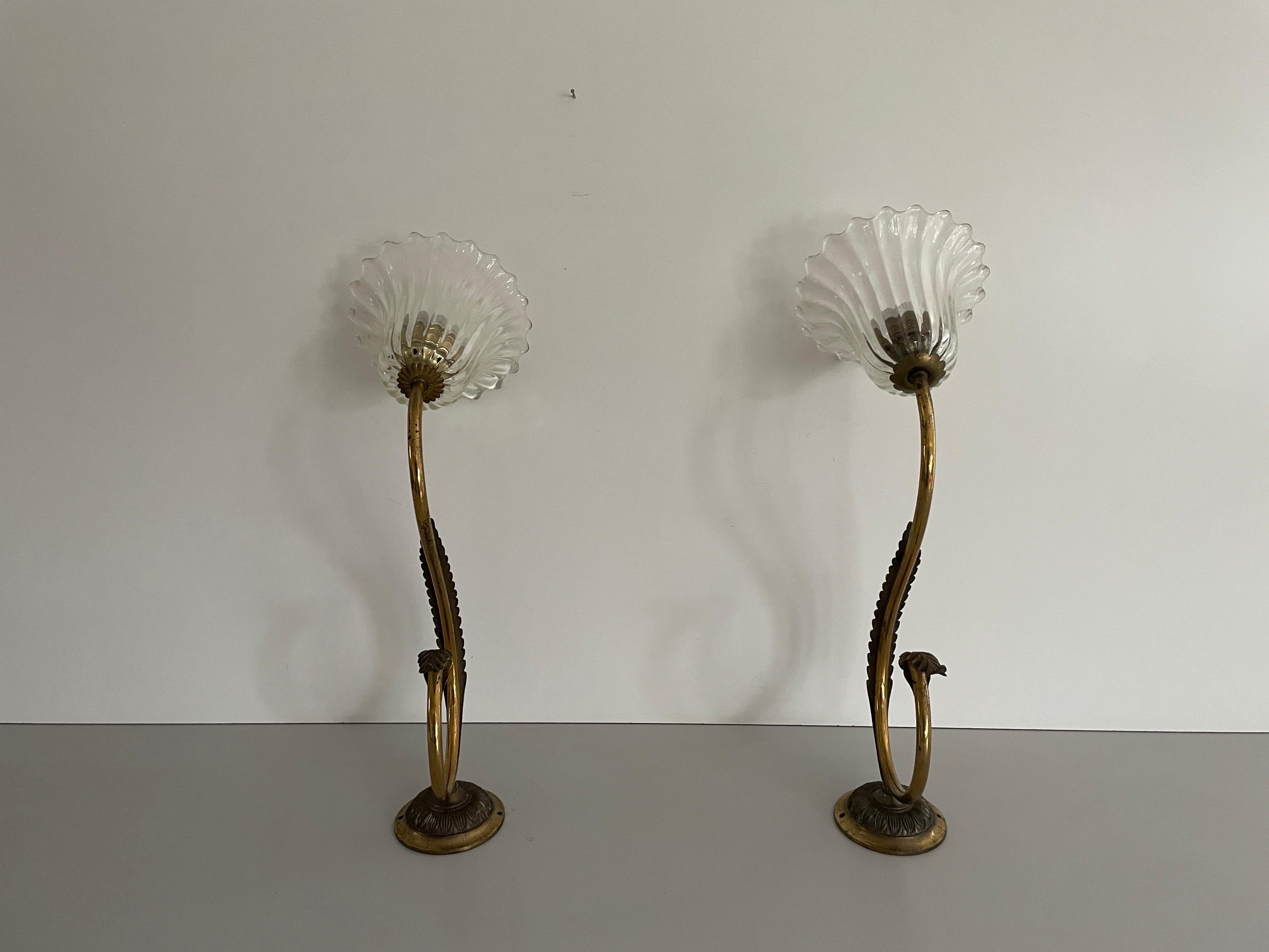 Pareja de apliques de cristal y latón de Barovier & Toso de mediados de siglo, años 50, Italia Moderno de mediados de siglo en venta