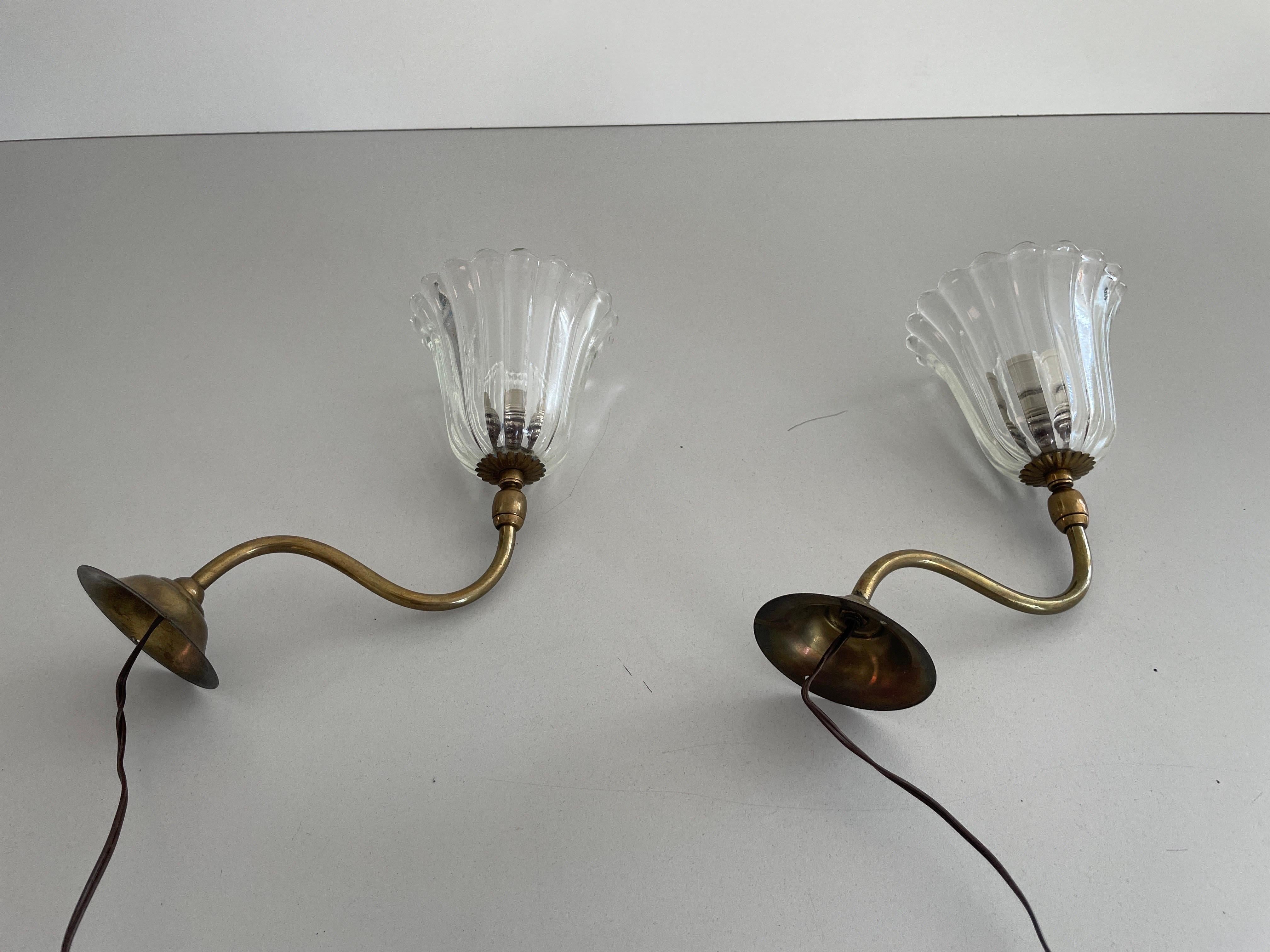 Italian Mid-century Glass and Brass Pair of Sconces by Barovier & Toso, 1950s, Italy For Sale
