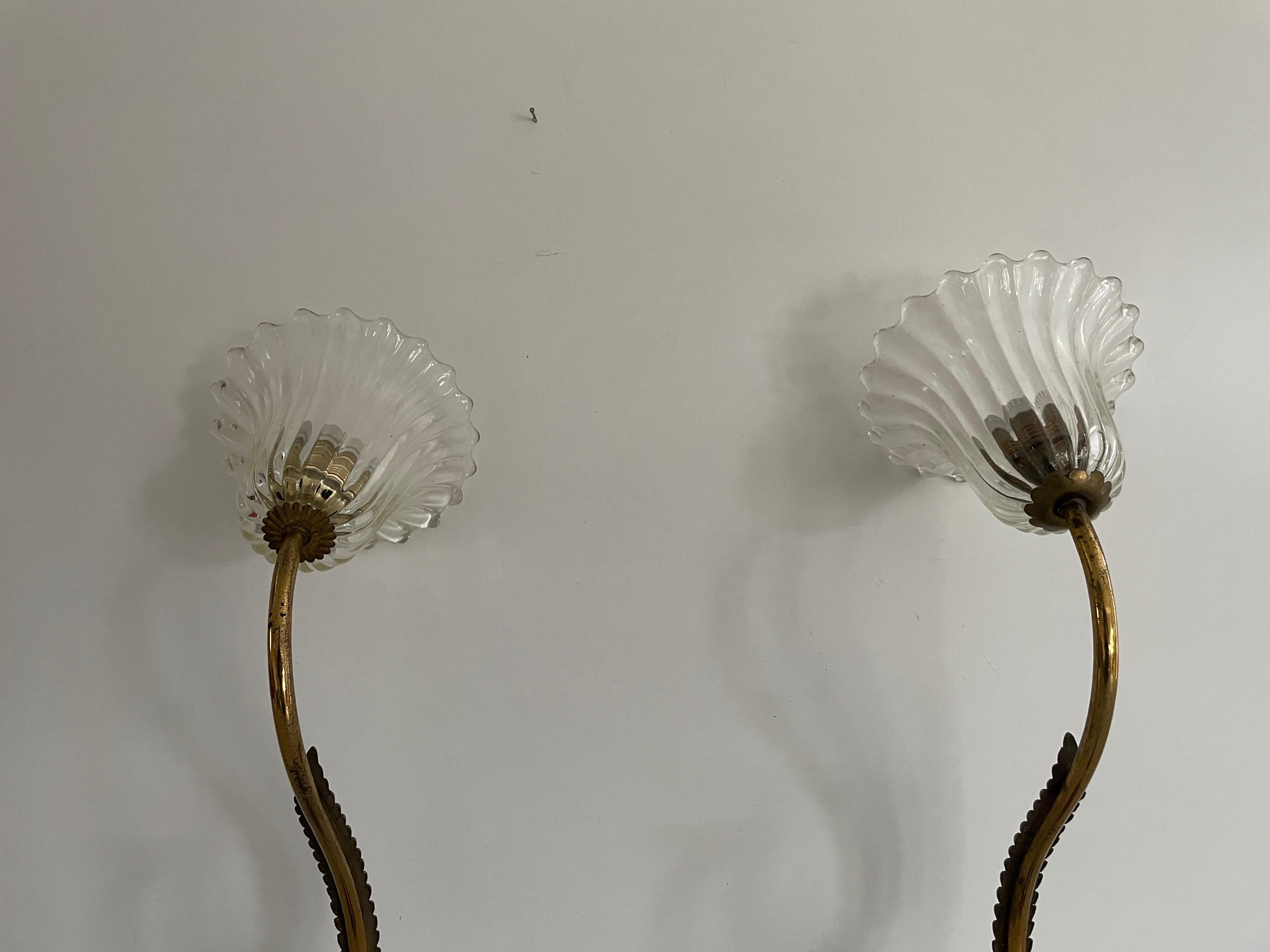 Pareja de apliques de cristal y latón de Barovier & Toso de mediados de siglo, años 50, Italia Italiano en venta