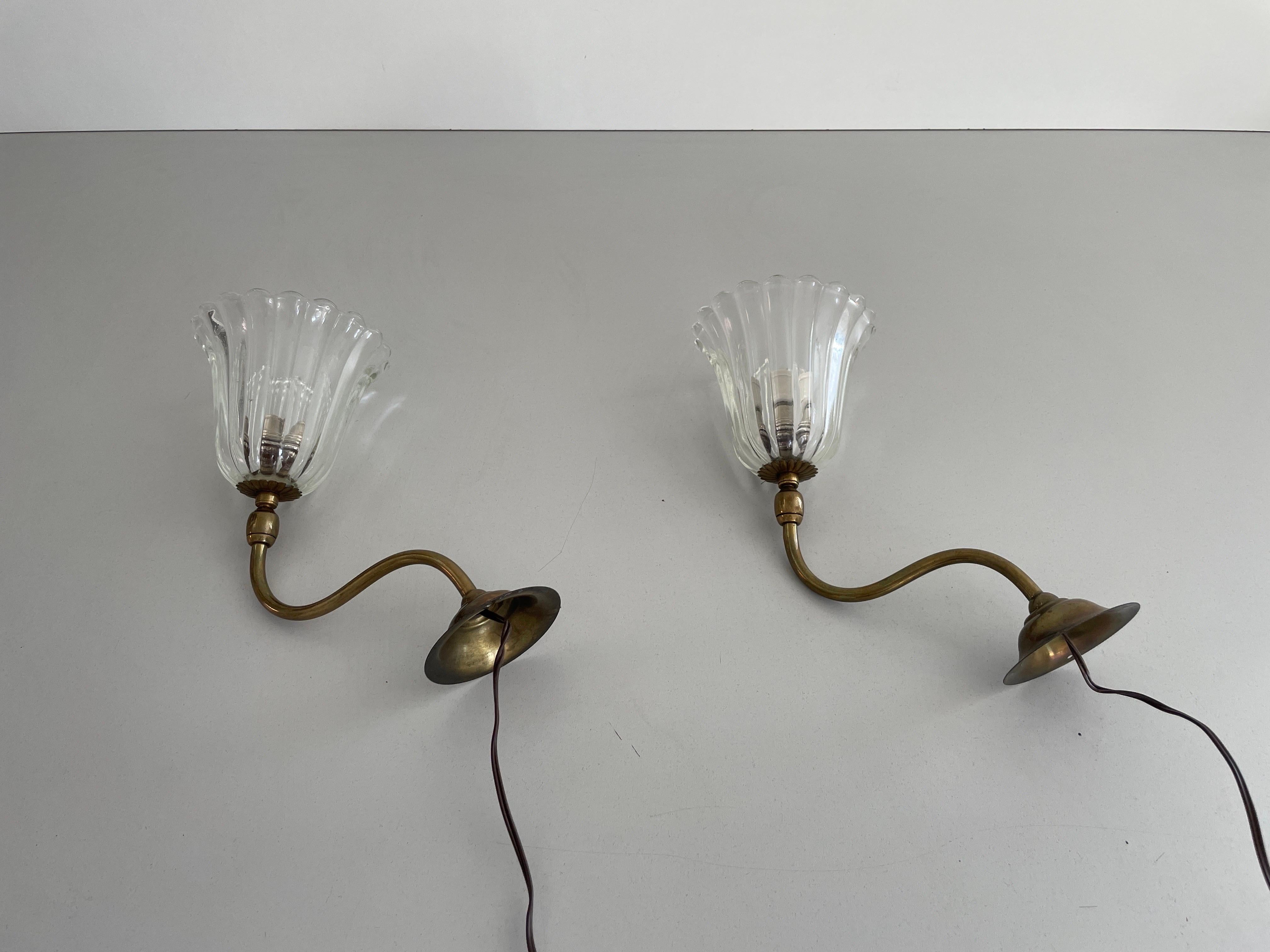 Mid-century Glass and Brass Pair of Sconces by Barovier & Toso, 1950s, Italy In Excellent Condition For Sale In Hagenbach, DE