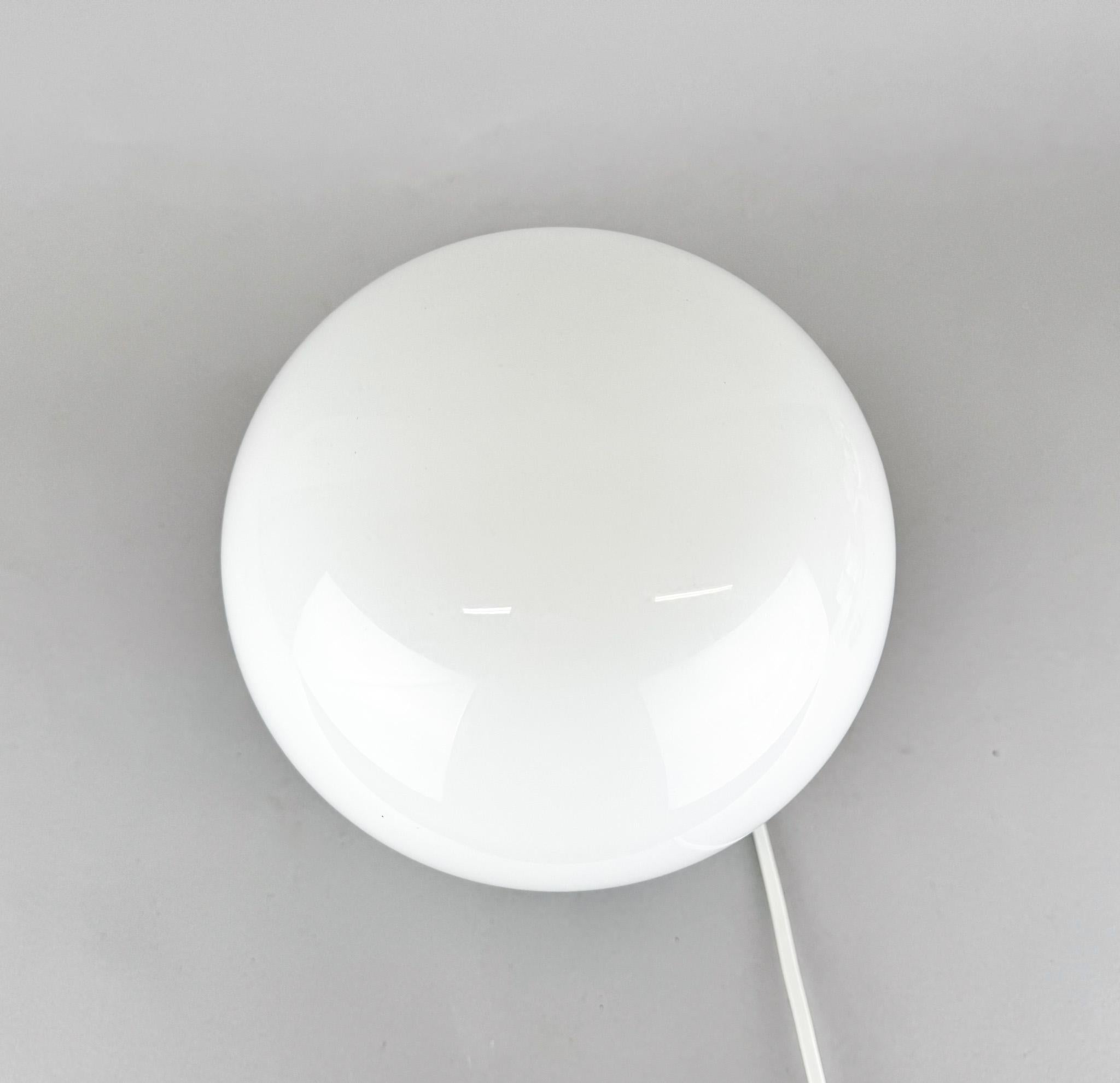Lampe de table en verre et céramique du milieu du siècle, années 1960 Bon état - En vente à Praha, CZ