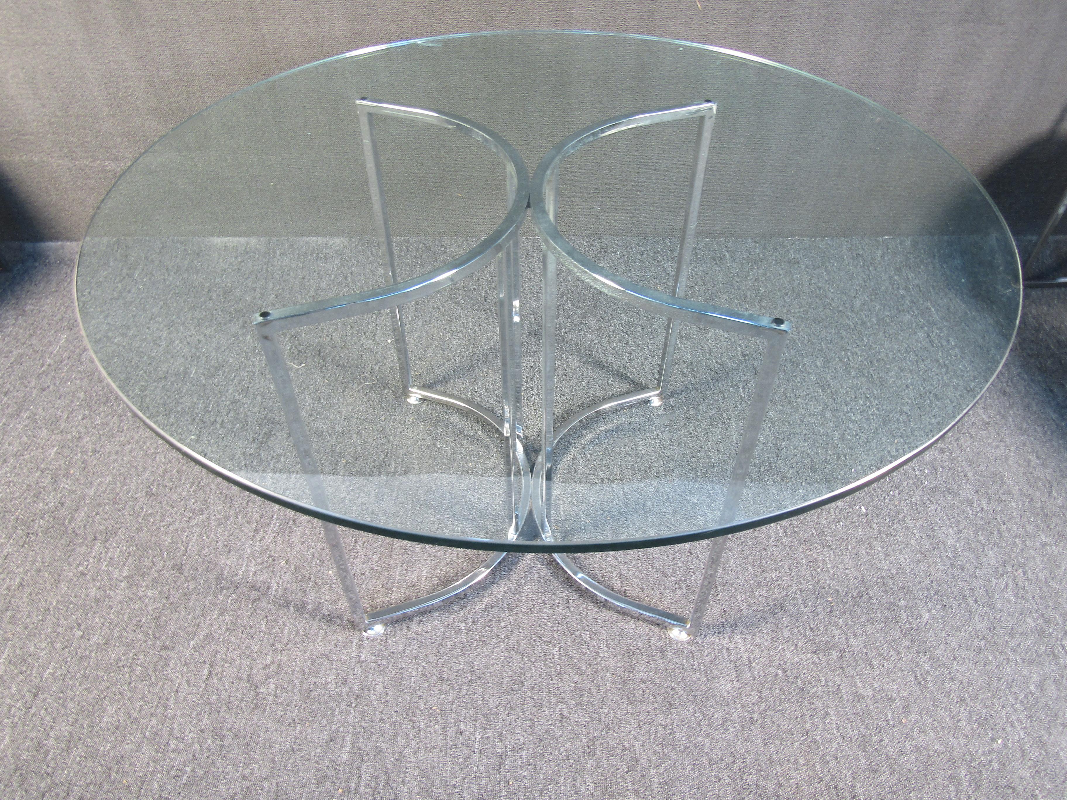 Stylish Mid-Century Modern dining set, table with four chairs. Tufted white vinyl upholstery. Chrome frames on the chairs and table. Nice circular piece of glass serves as the tabletop. Please confirm item location with dealer (NJ or NY).