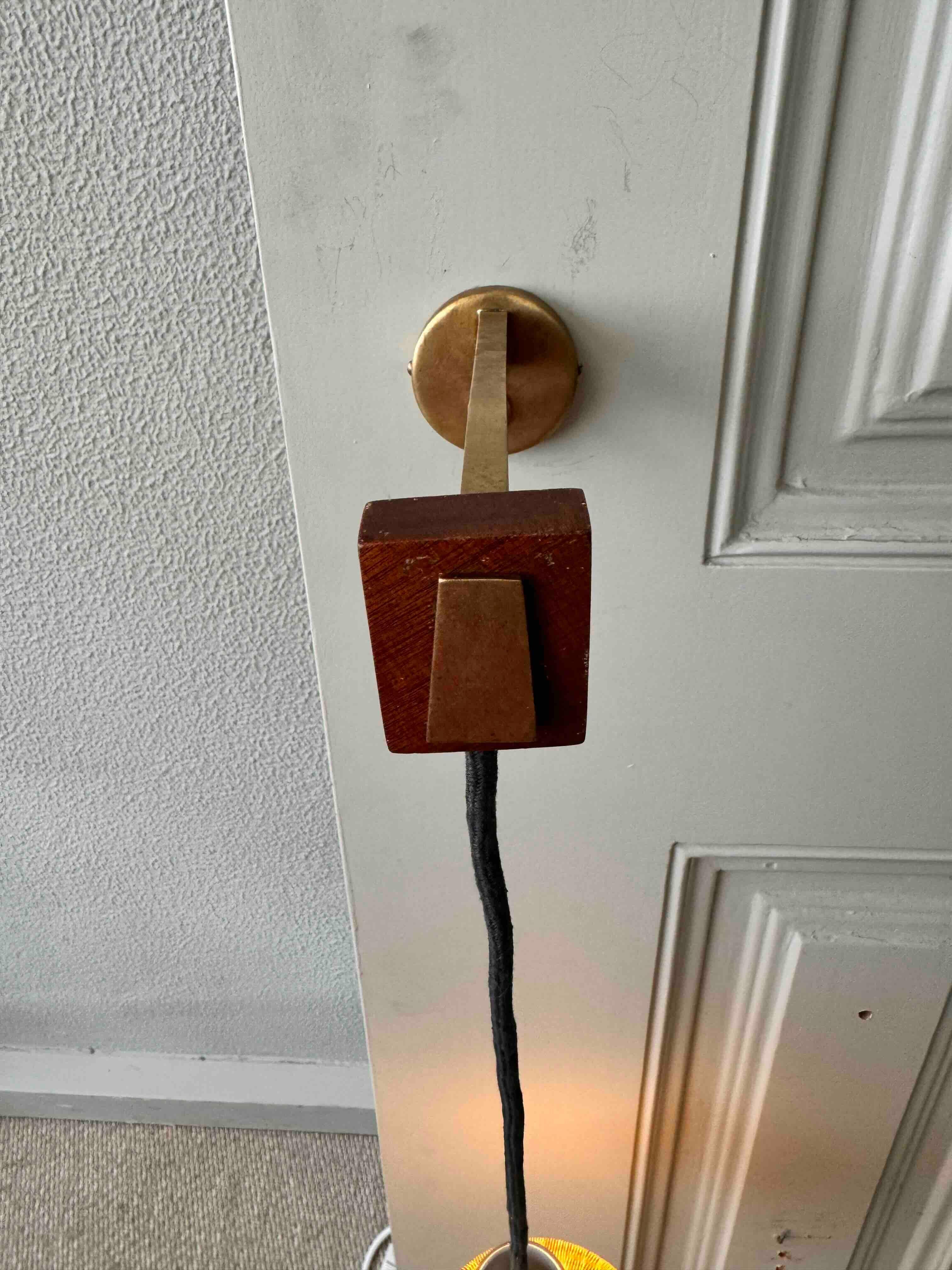 Lámpara de cristal y madera de mediados de siglo, años 50 en venta 3