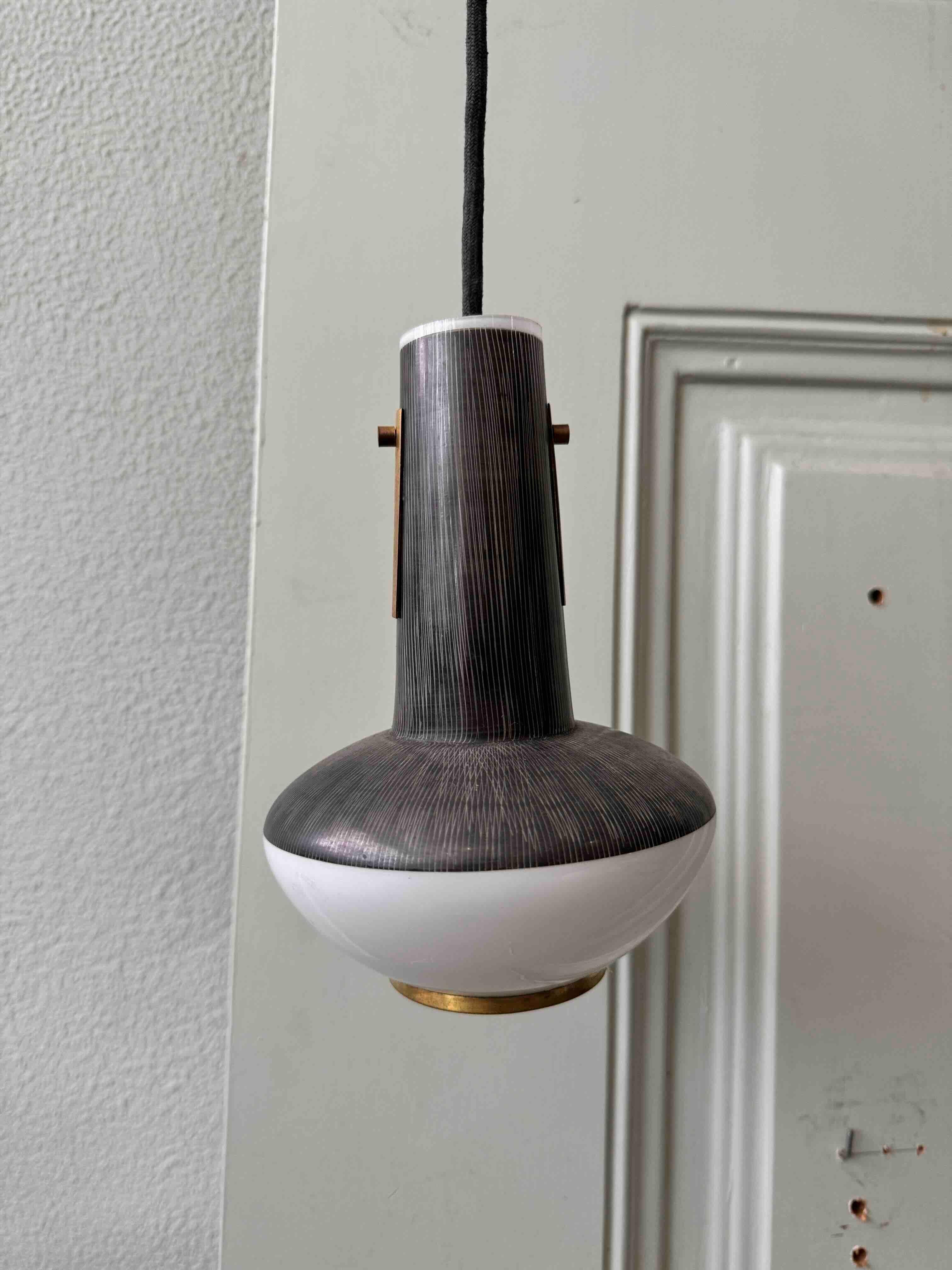 Lámpara de cristal y madera de mediados de siglo, años 50 Moderno de mediados de siglo en venta