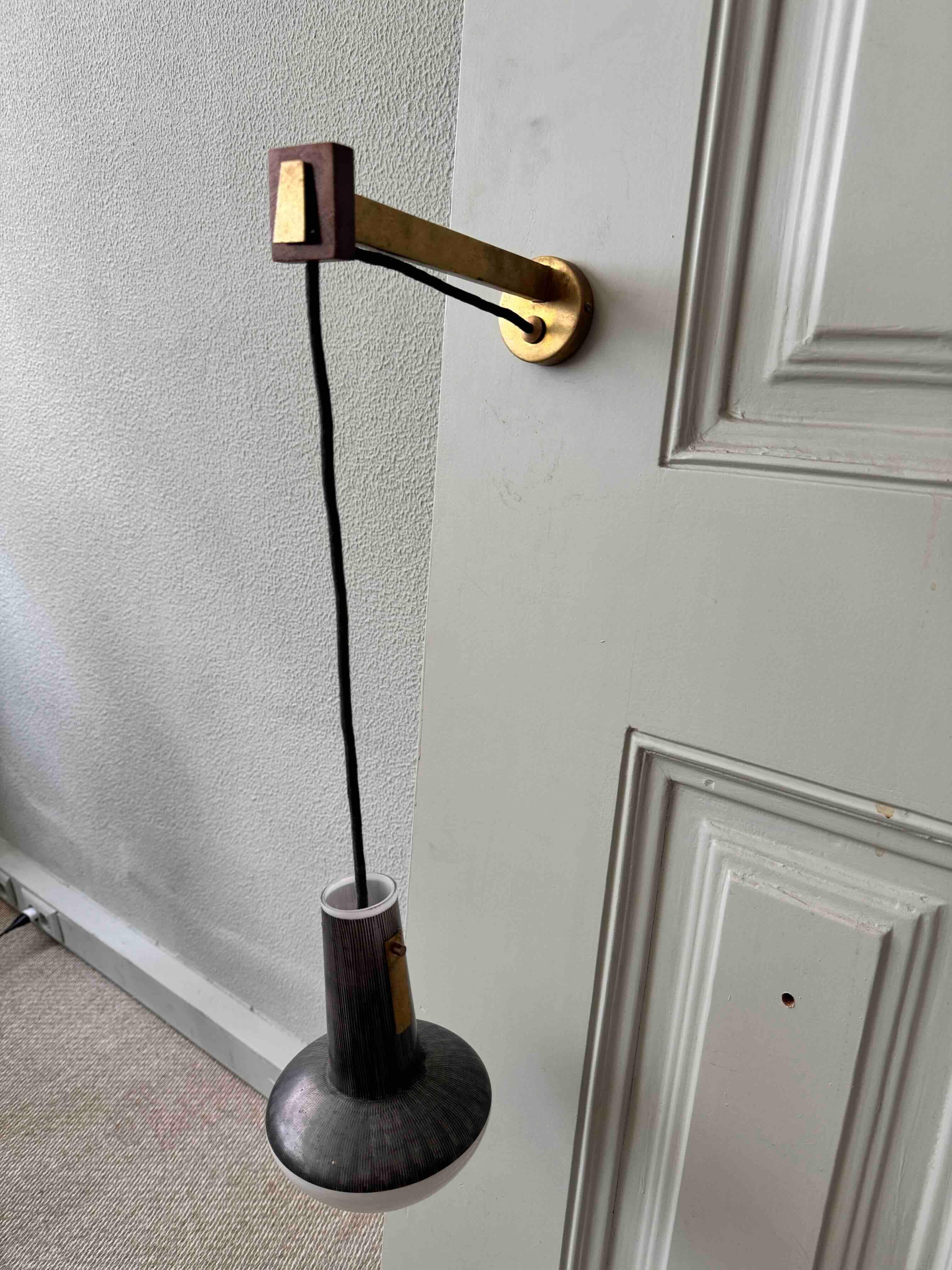 Lámpara de cristal y madera de mediados de siglo, años 50 en venta 2