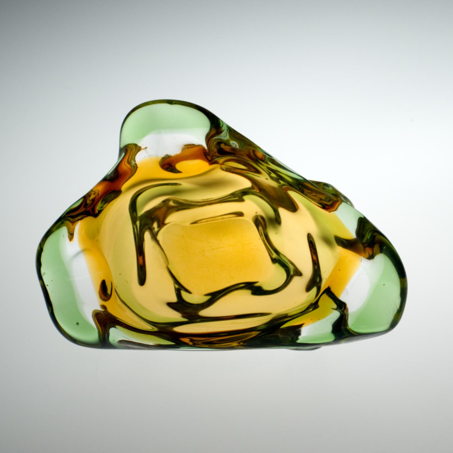 Mid Century Glass Ashtray by Frantisek Zemek for Mstišov Glassworks, 1960s In Good Condition For Sale In Lucenec, SK
