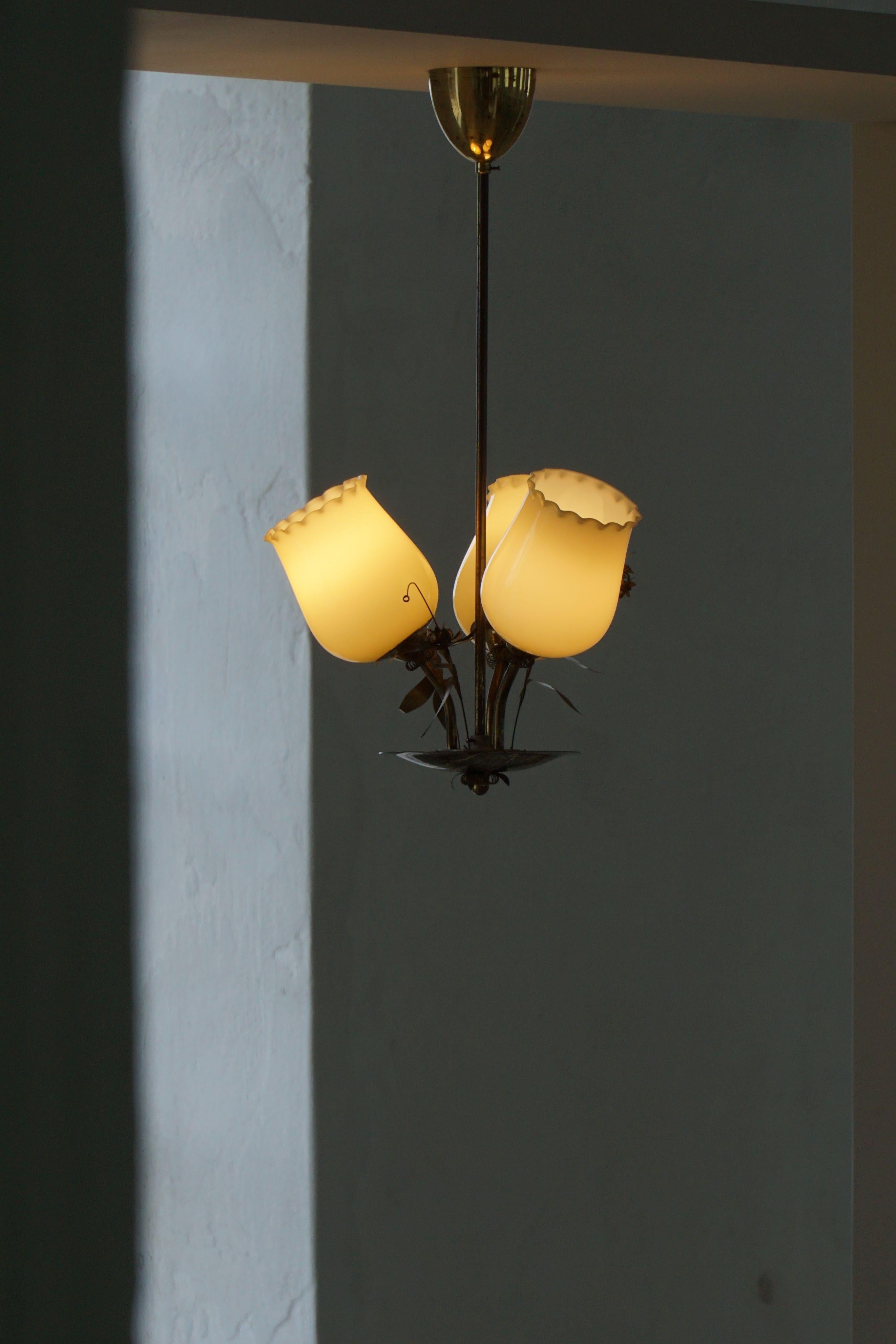Lampadario in vetro e ottone del Medio Secolo, modello 501-3 di Stockmann, Finlandia, anni '40 in vendita 4