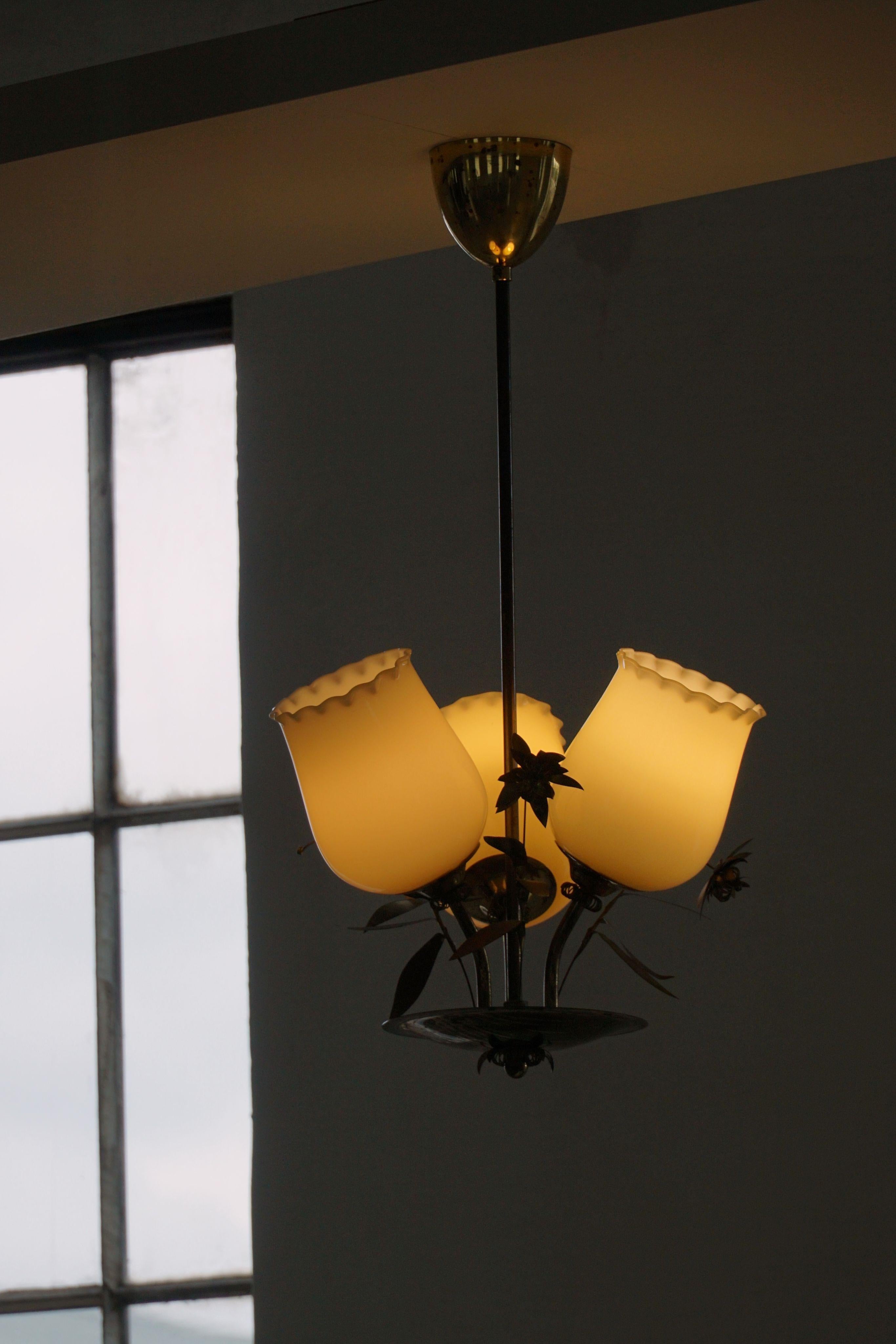 Lampadario in vetro e ottone del Medio Secolo, modello 501-3 di Stockmann, Finlandia, anni '40 in vendita 9