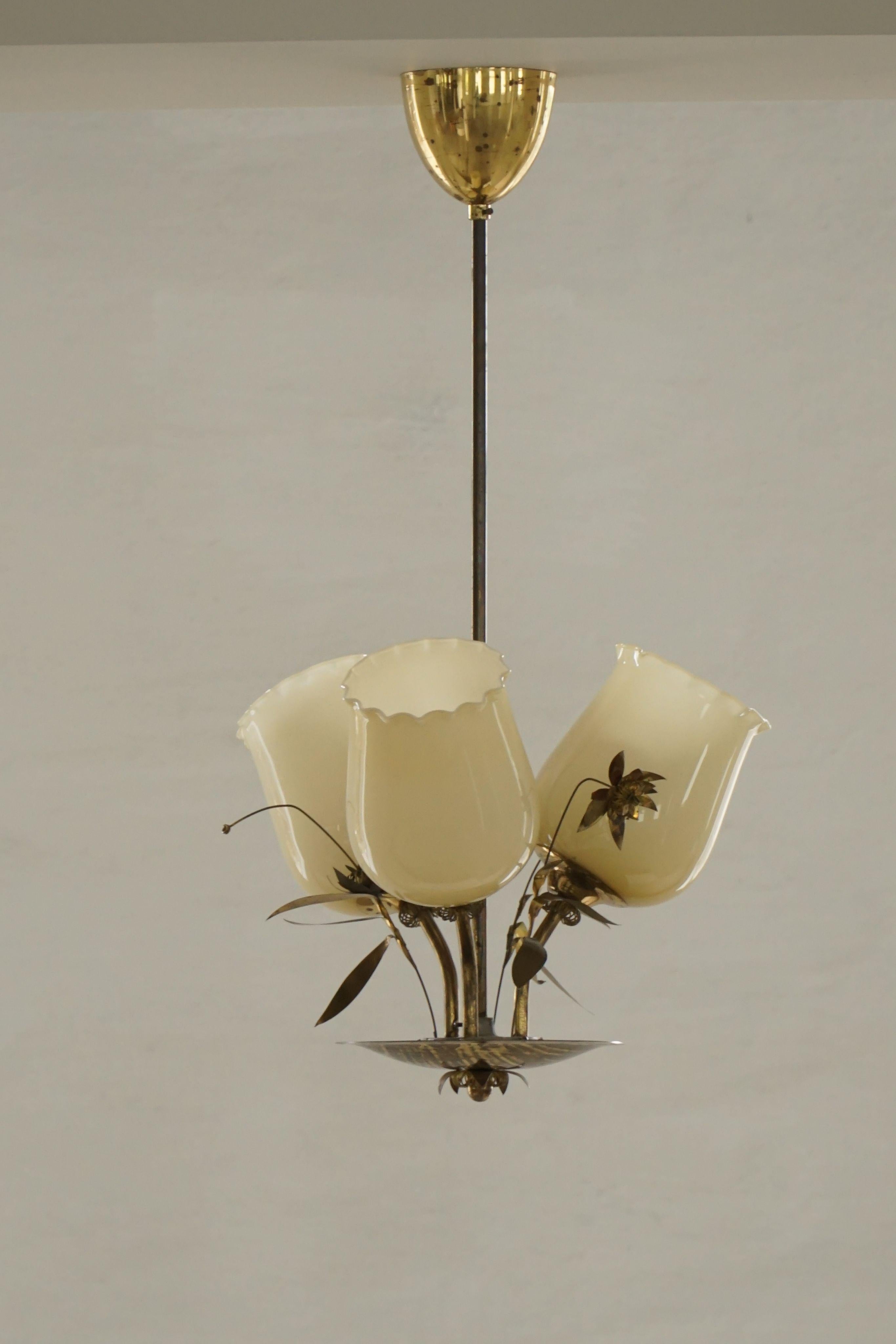 Lampadario in vetro e ottone del Medio Secolo, modello 501-3 di Stockmann, Finlandia, anni '40 in vendita 10