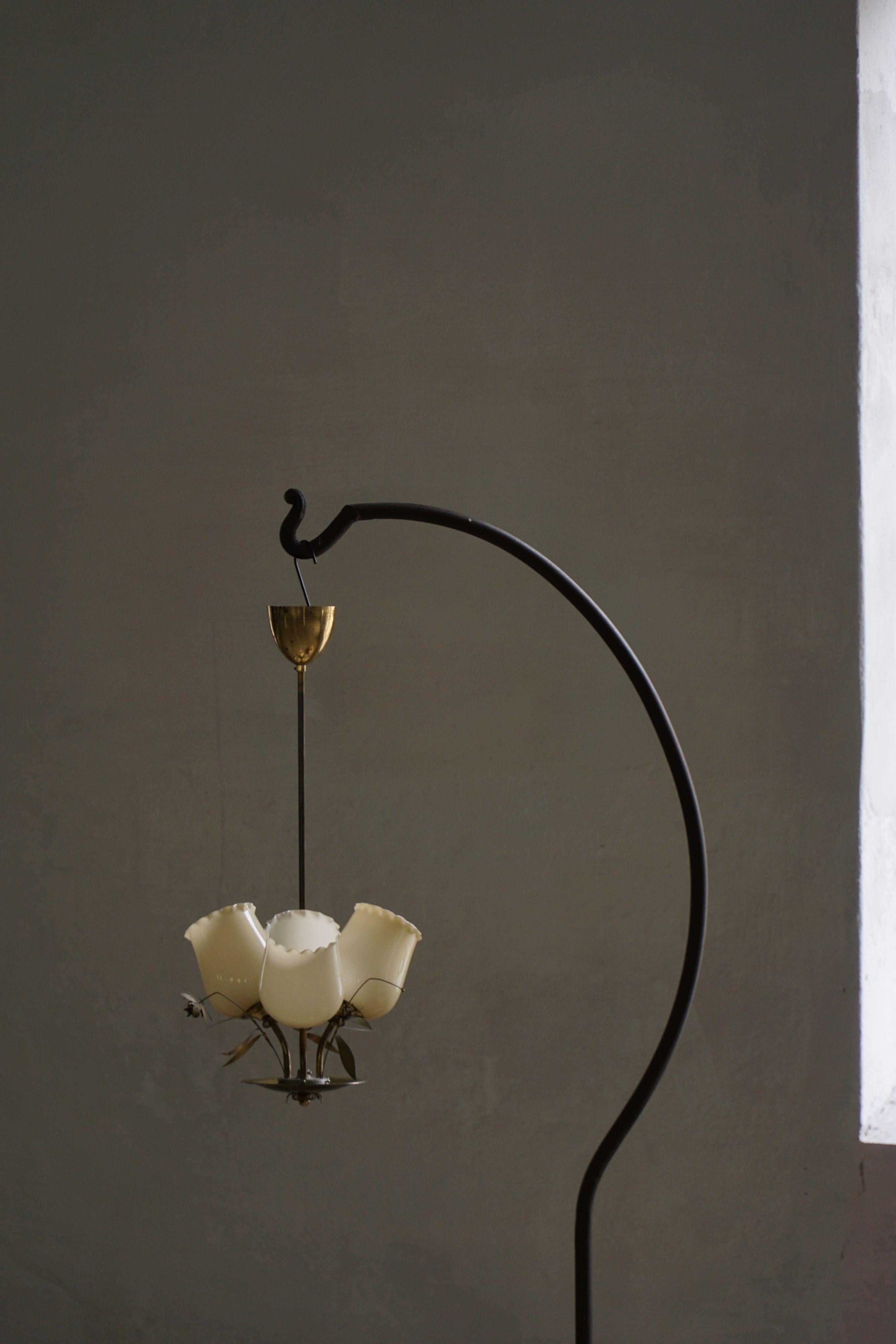 Finlandese Lampadario in vetro e ottone del Medio Secolo, modello 501-3 di Stockmann, Finlandia, anni '40 in vendita