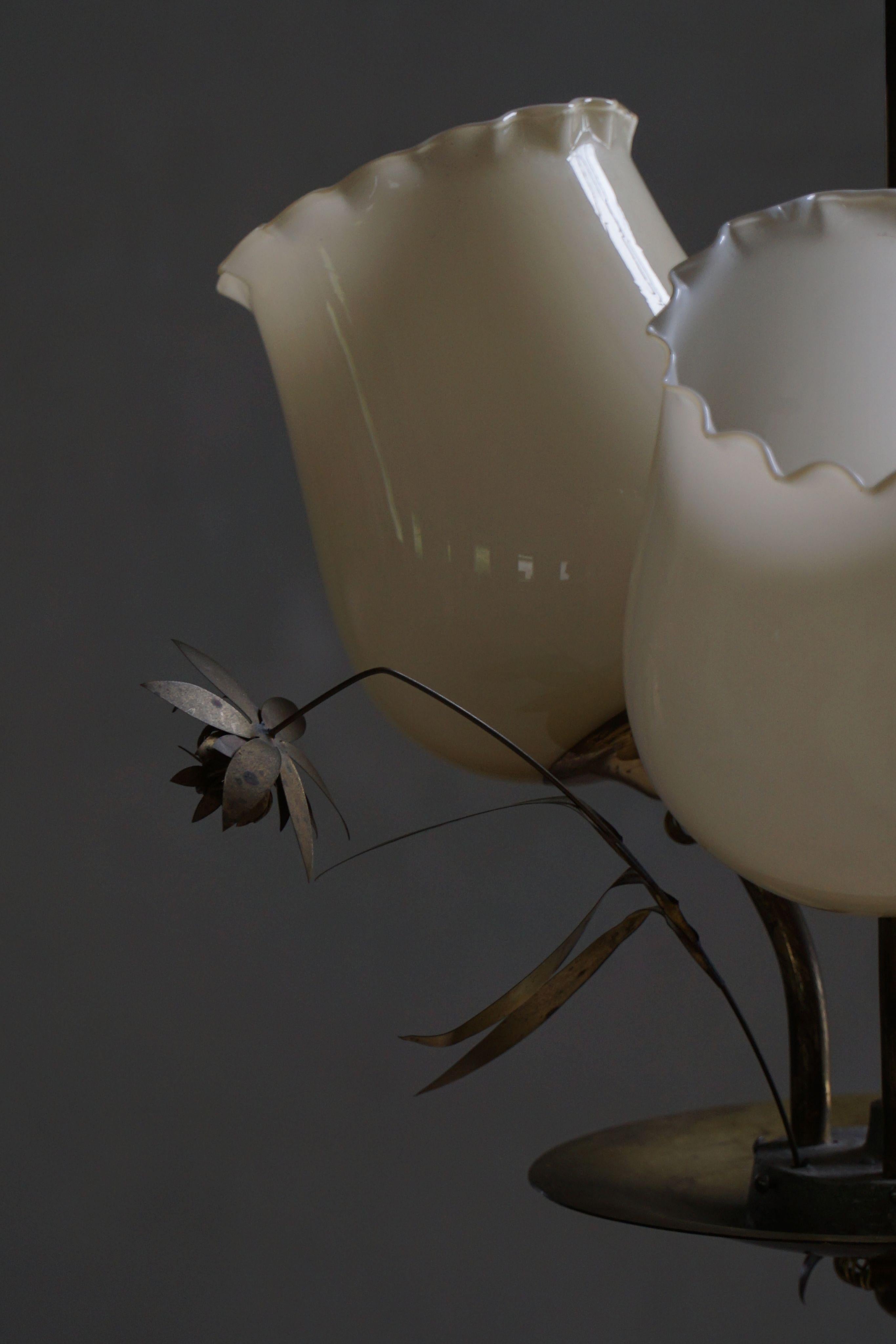 XX secolo Lampadario in vetro e ottone del Medio Secolo, modello 501-3 di Stockmann, Finlandia, anni '40 in vendita