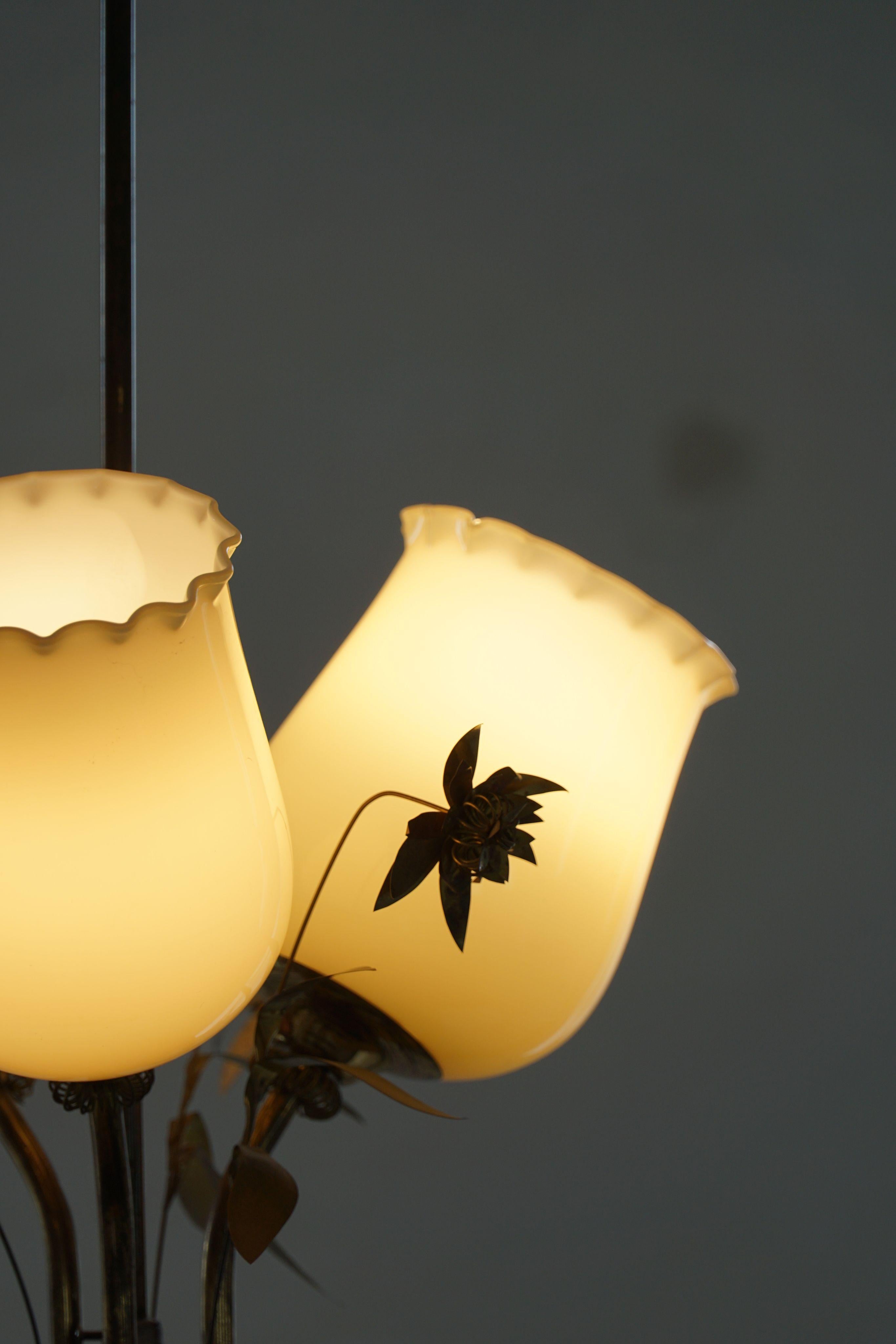 Lampadario in vetro e ottone del Medio Secolo, modello 501-3 di Stockmann, Finlandia, anni '40 in vendita 1