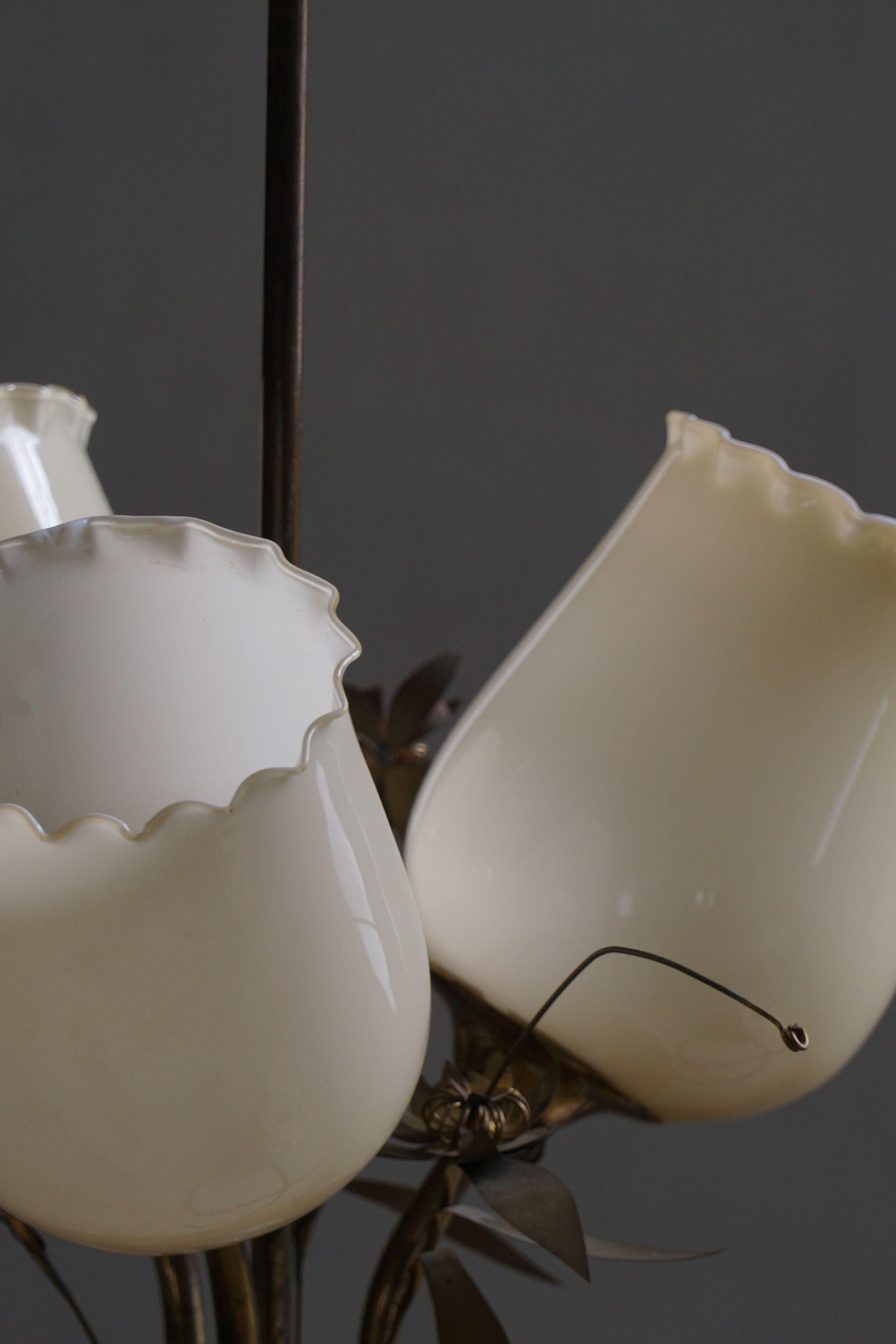 Lampadario in vetro e ottone del Medio Secolo, modello 501-3 di Stockmann, Finlandia, anni '40 in vendita 2