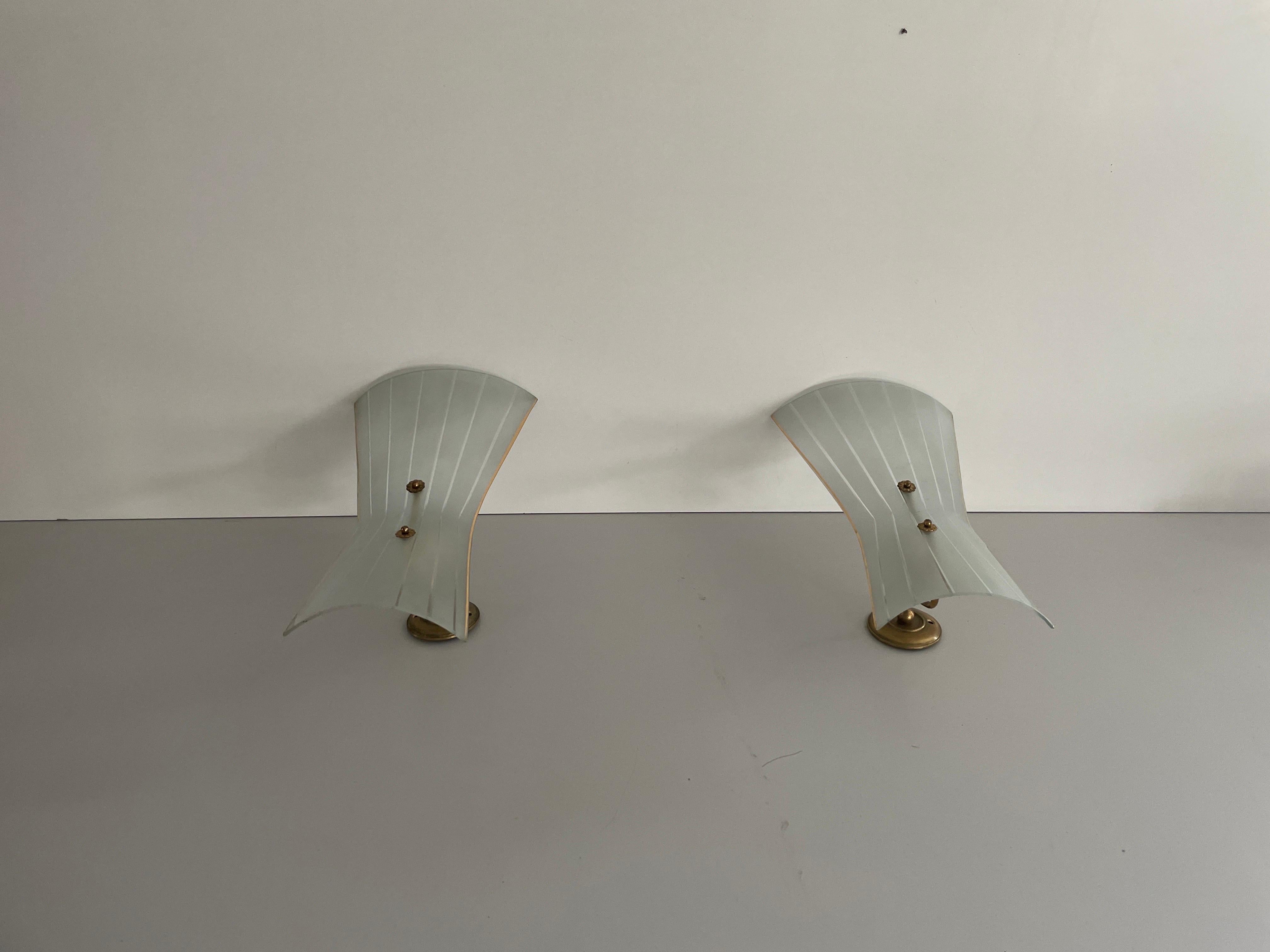 Pareja de candelabros de cristal y latón de mediados de siglo, años 50, Italia en venta 3