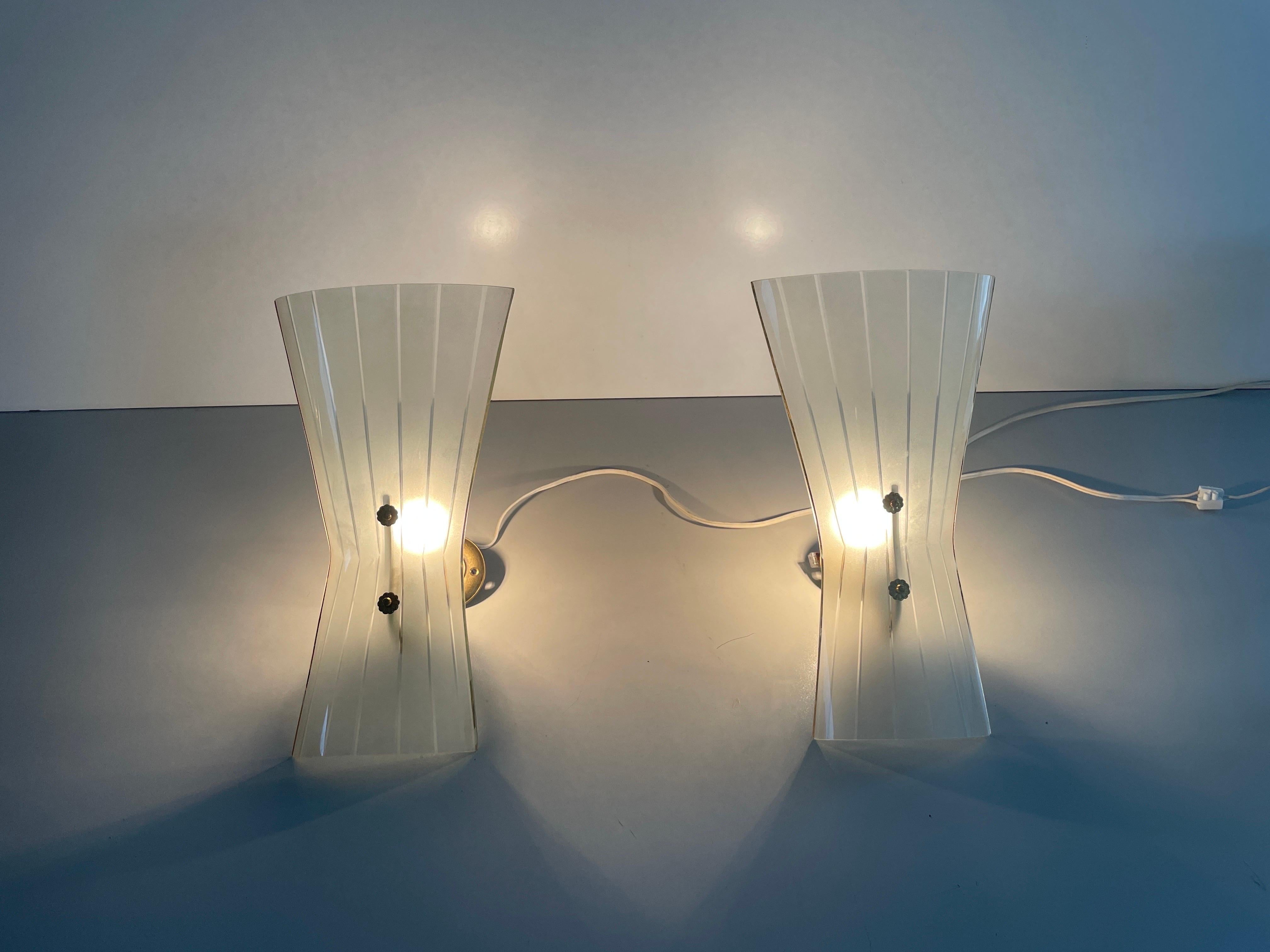 Pareja de candelabros de cristal y latón de mediados de siglo, años 50, Italia en venta 4