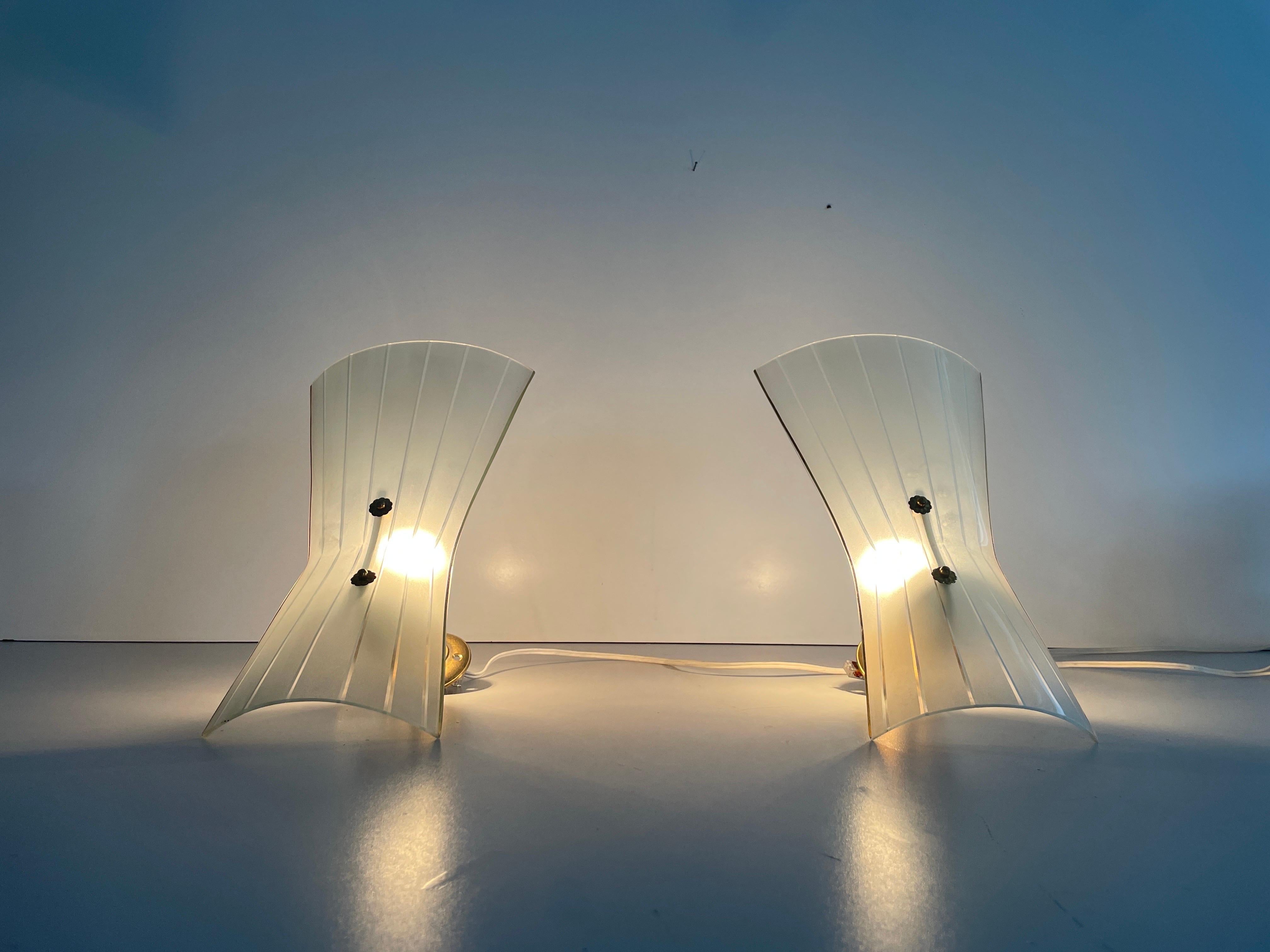 Pareja de candelabros de cristal y latón de mediados de siglo, años 50, Italia en venta 6