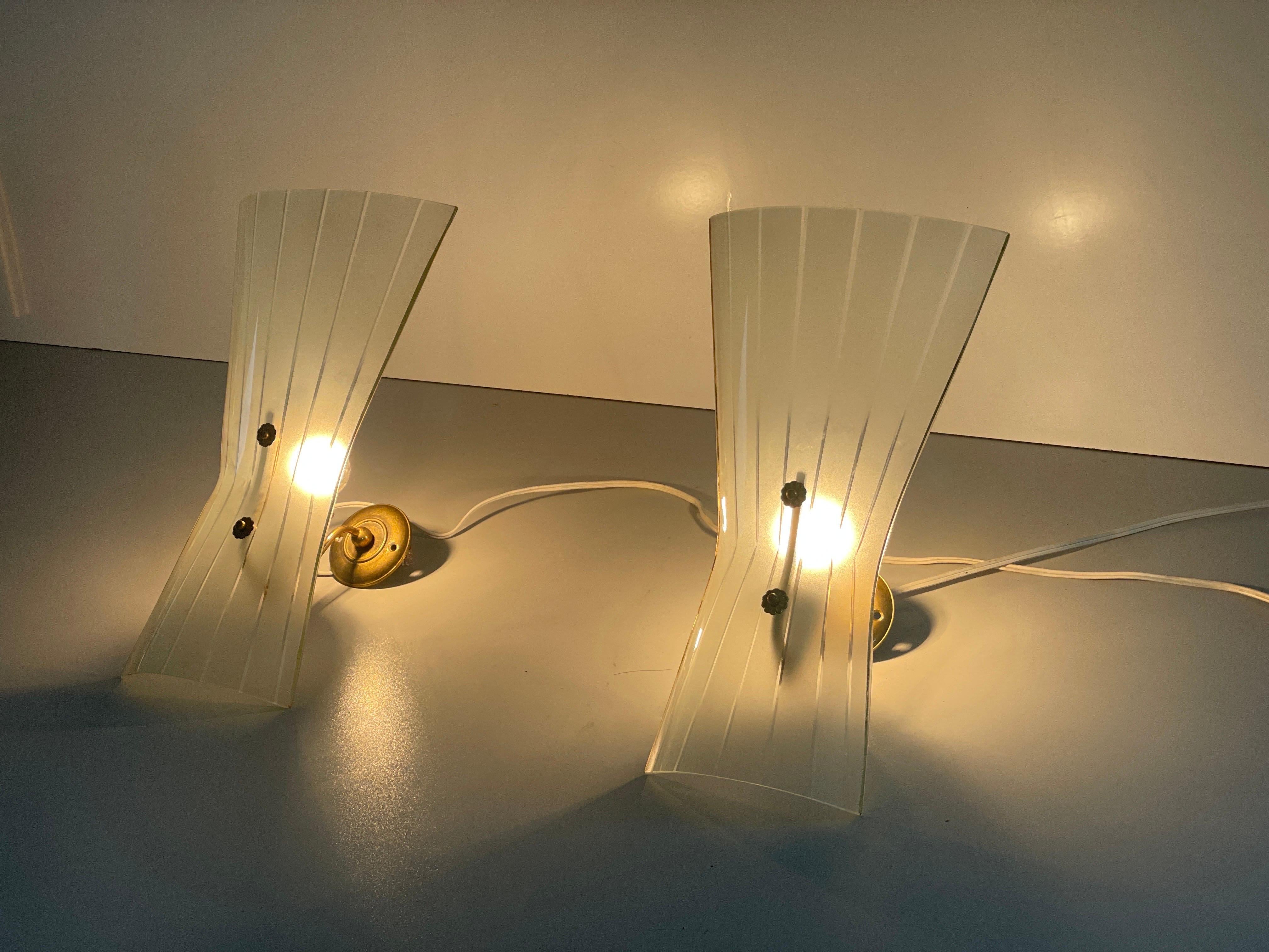 Pareja de candelabros de cristal y latón de mediados de siglo, años 50, Italia en venta 9