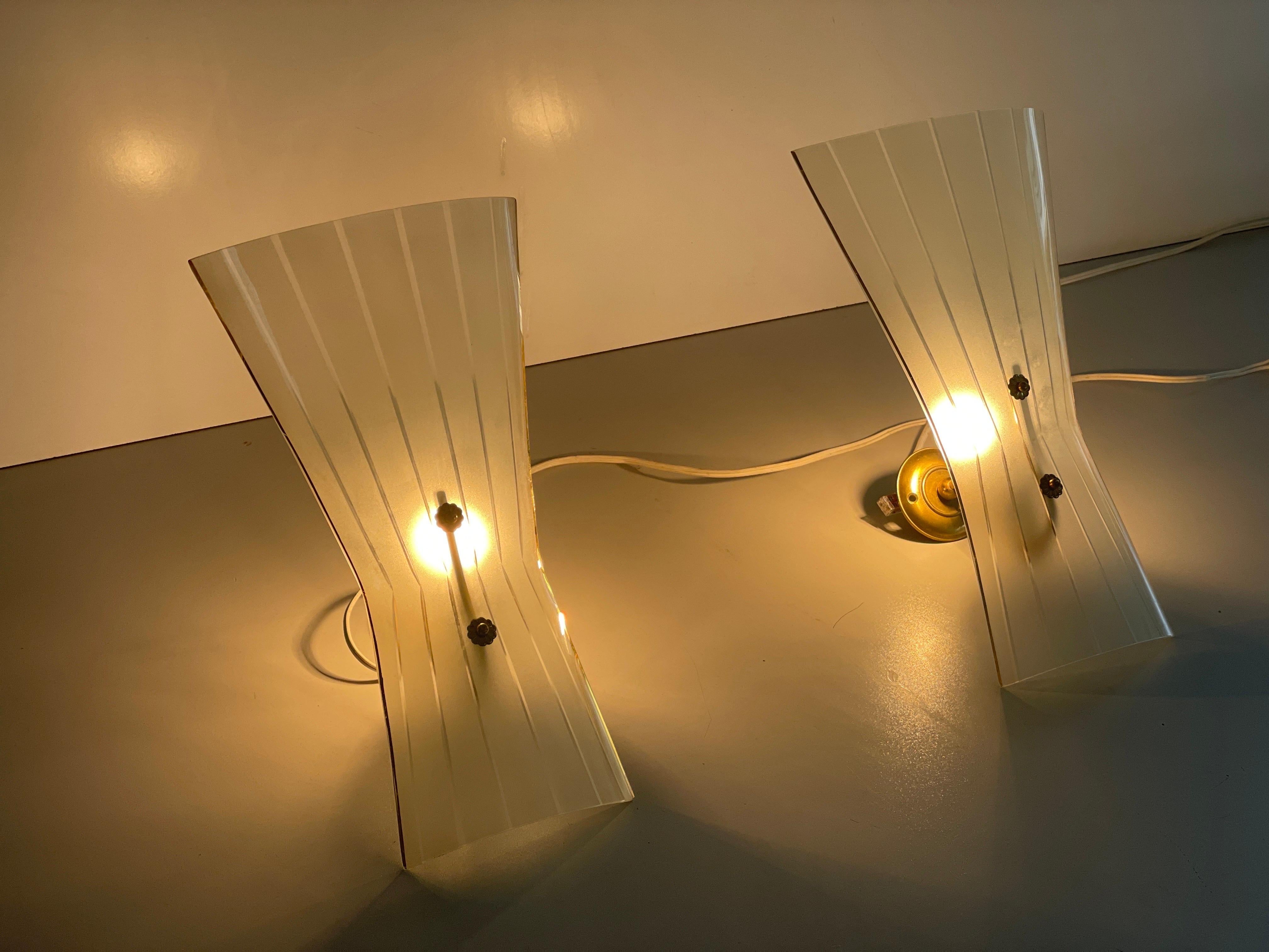 Pareja de candelabros de cristal y latón de mediados de siglo, años 50, Italia en venta 10