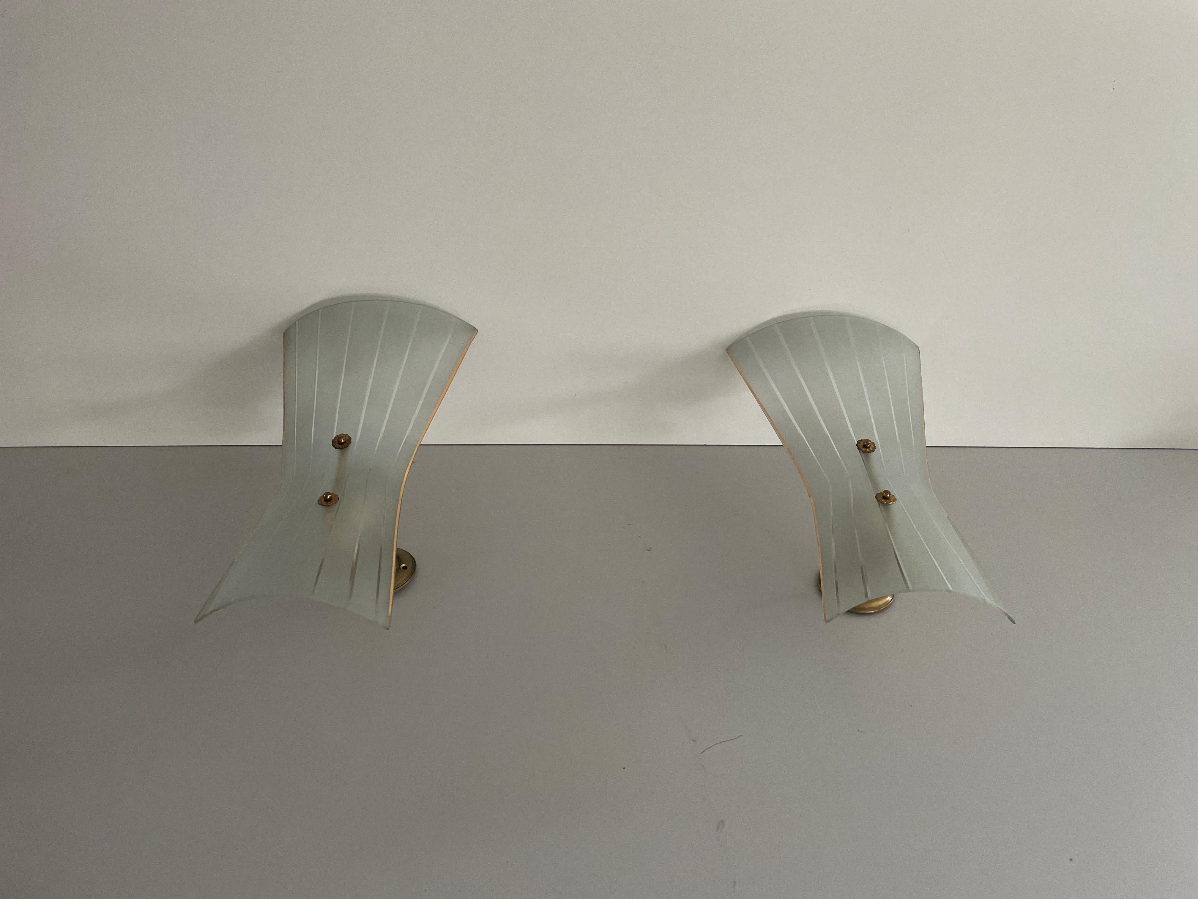 Pareja de candelabros de cristal y latón de mediados de siglo, años 50, Italia Moderno de mediados de siglo en venta