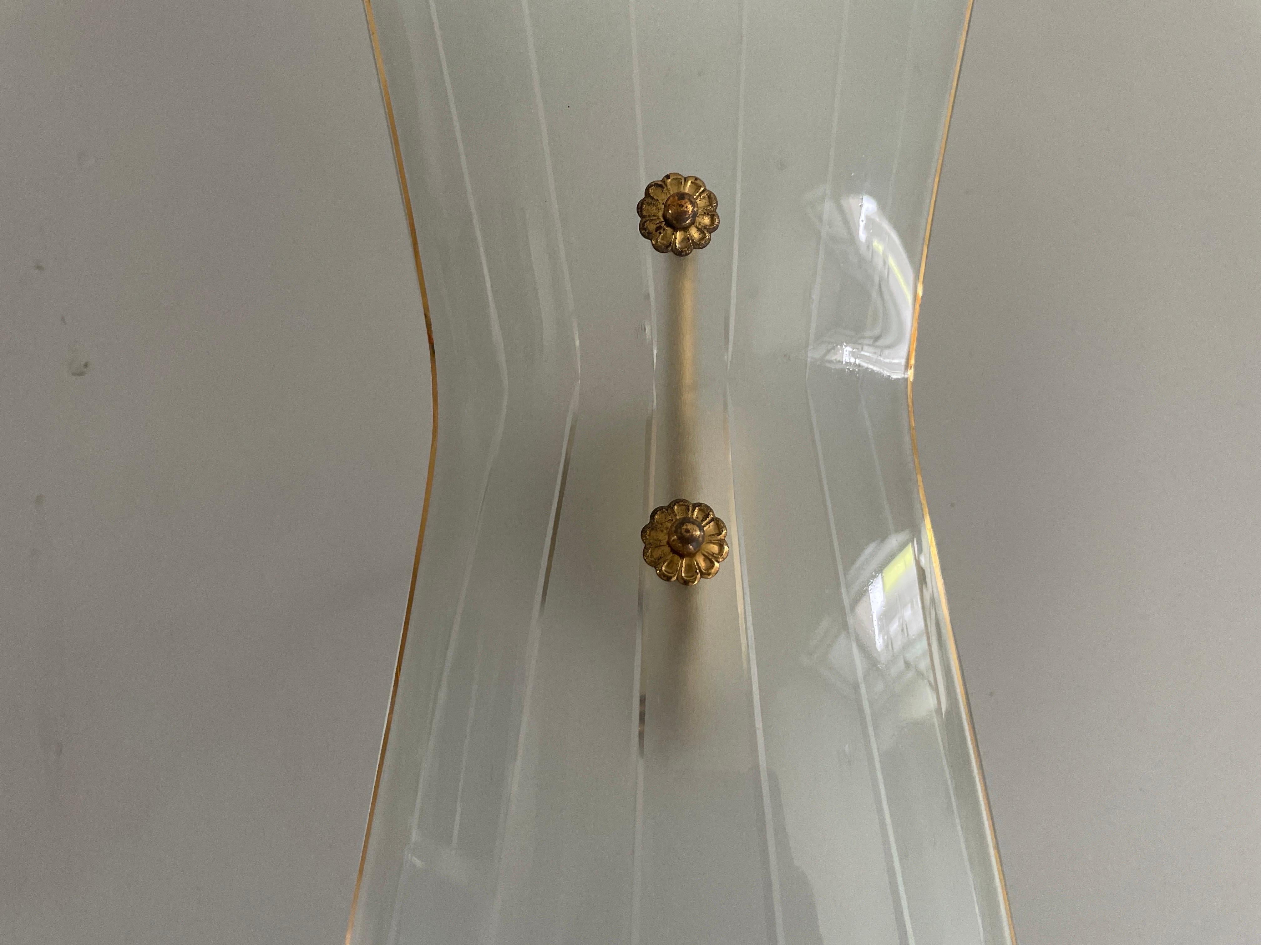 Pareja de candelabros de cristal y latón de mediados de siglo, años 50, Italia mediados del siglo XX en venta