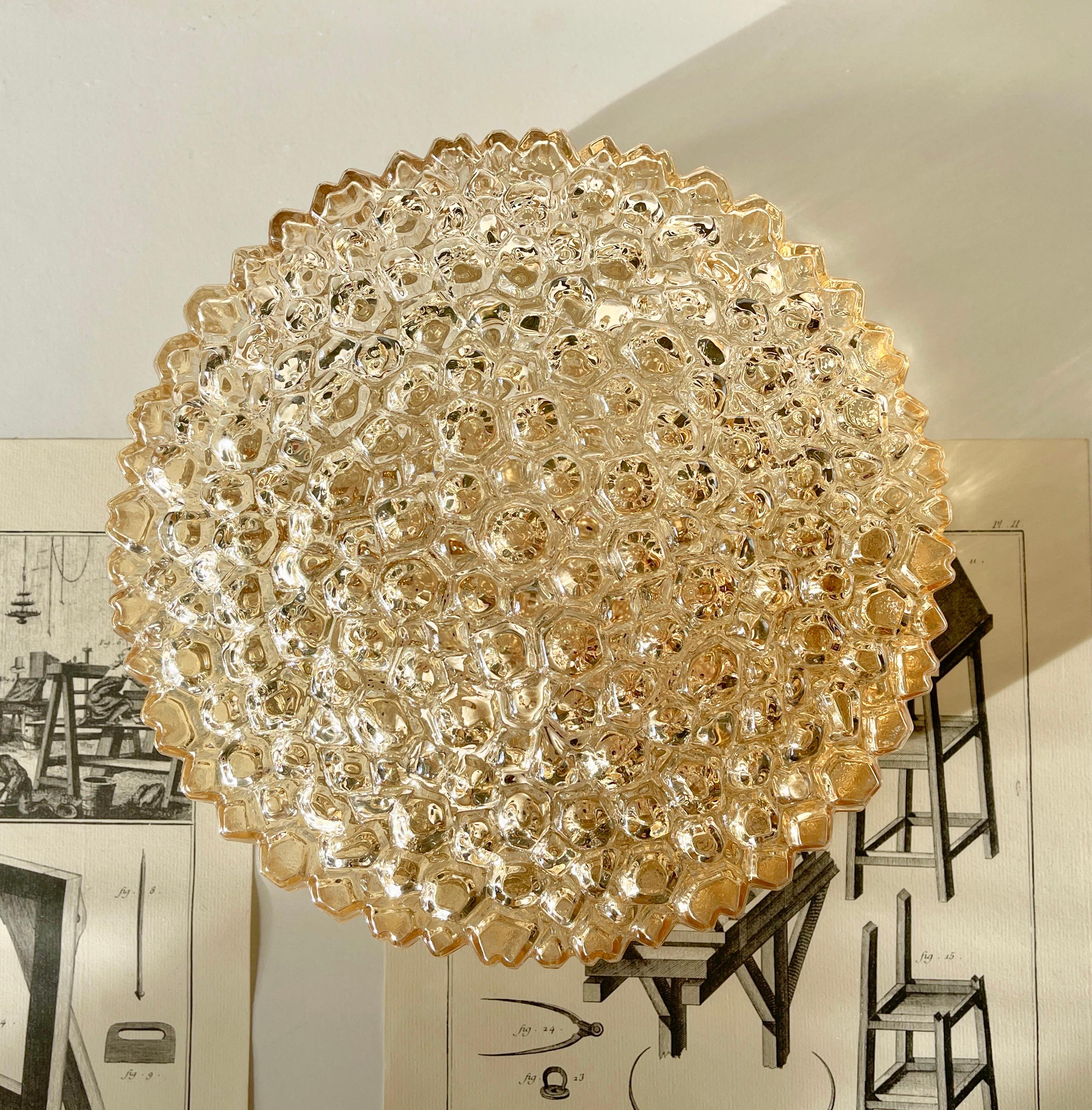 Magnificent, flush base ceiling or wall lamp by 'Glashütte Limburg', Germans famous mid century manufacturer of high-end design lighting.
Helena Tynell is one of the artists who created the most beautiful lighting of that time.
Comes in a round