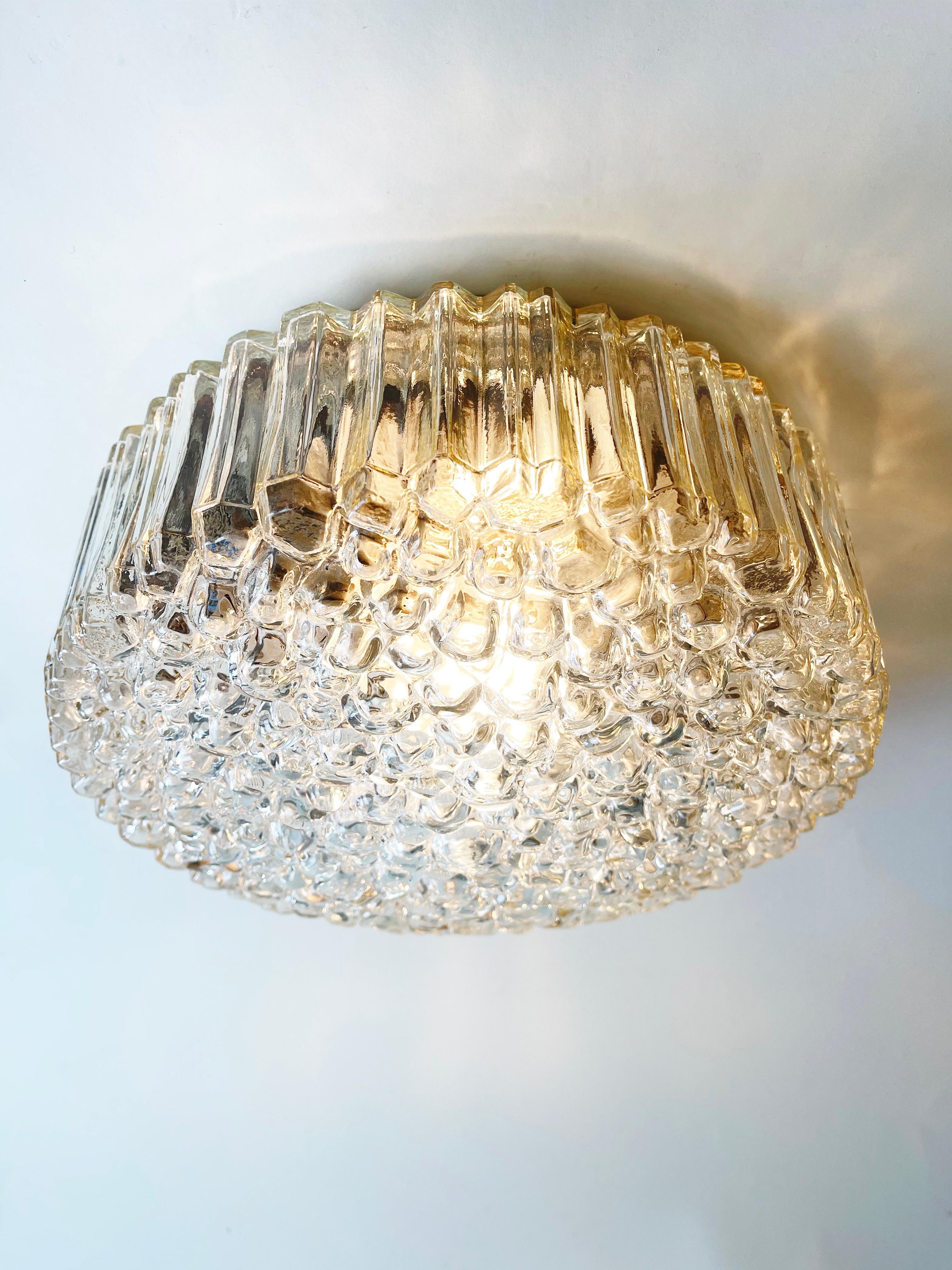 Mid-Century moderno Lampada da incasso in vetro a bolle bianche di metà secolo Helena Tynell Glashütte Limburg in vendita