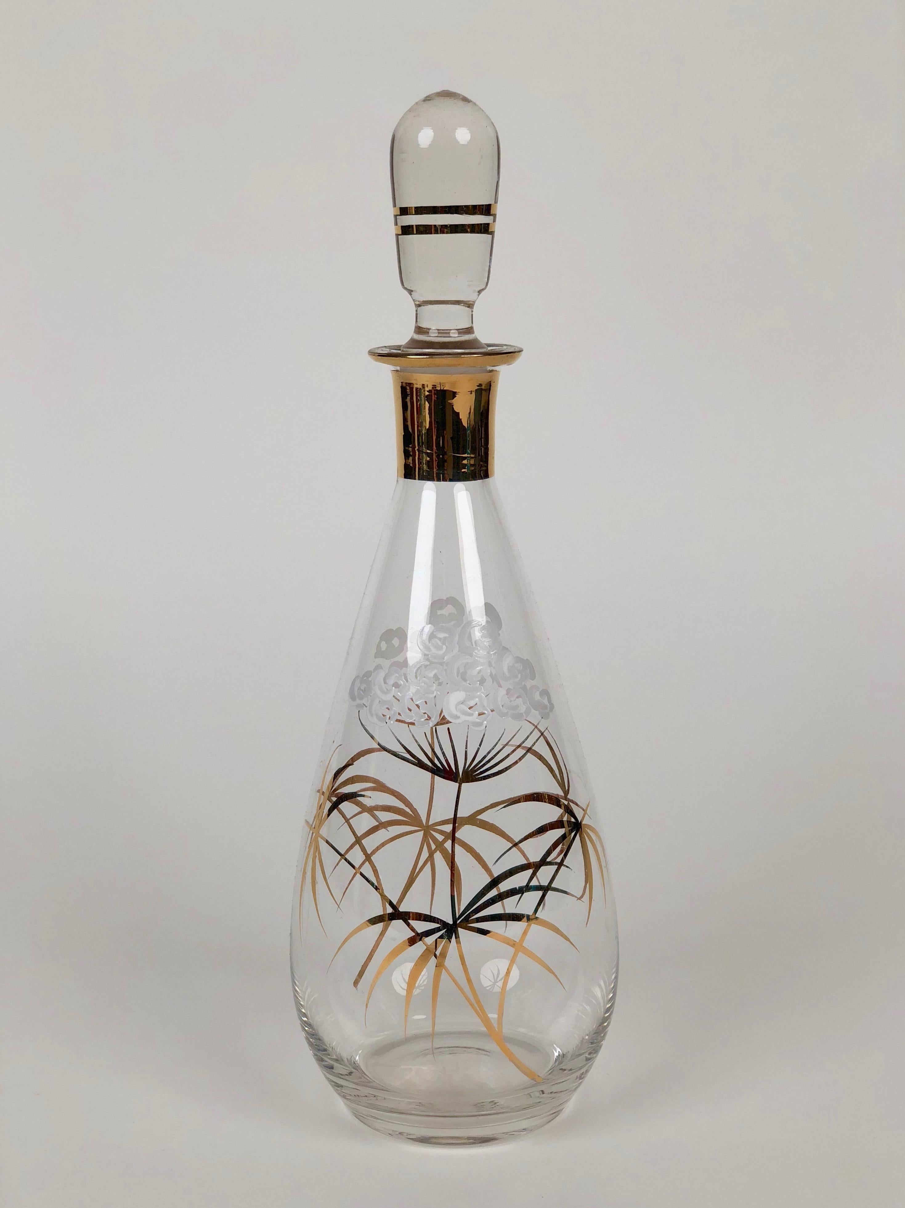 Mid-Century Modern Carafe en verre du milieu du siècle avec motif floral peint à la main dans le style Cabana en vente