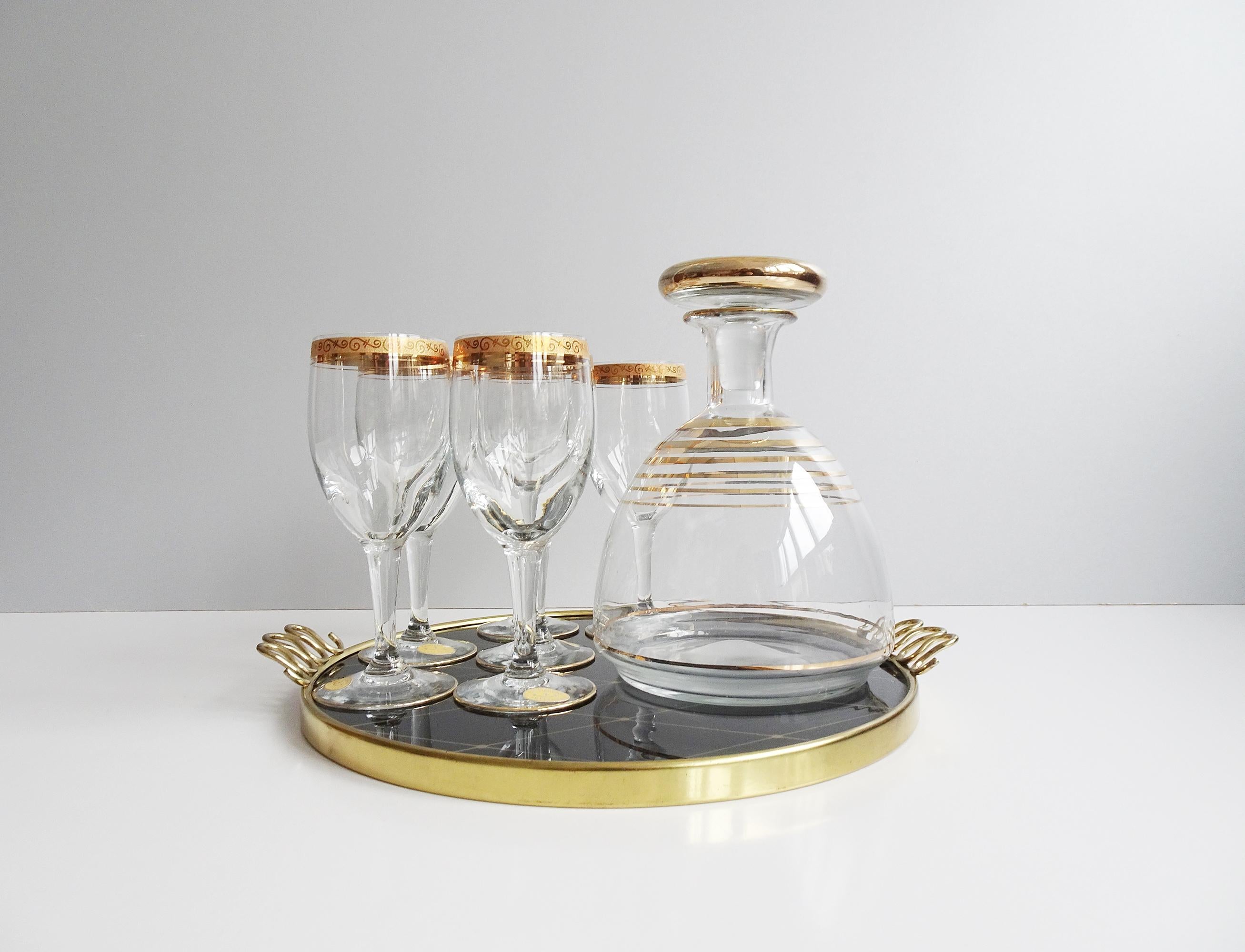 Stylish bar set consisting of a glass carafe with six liqueur glasses and a round tray. A fancy and noble bar accessory from the mid-century that convinces with color and design. A carafe with a closure and stripe decoration, as well as six liqueur