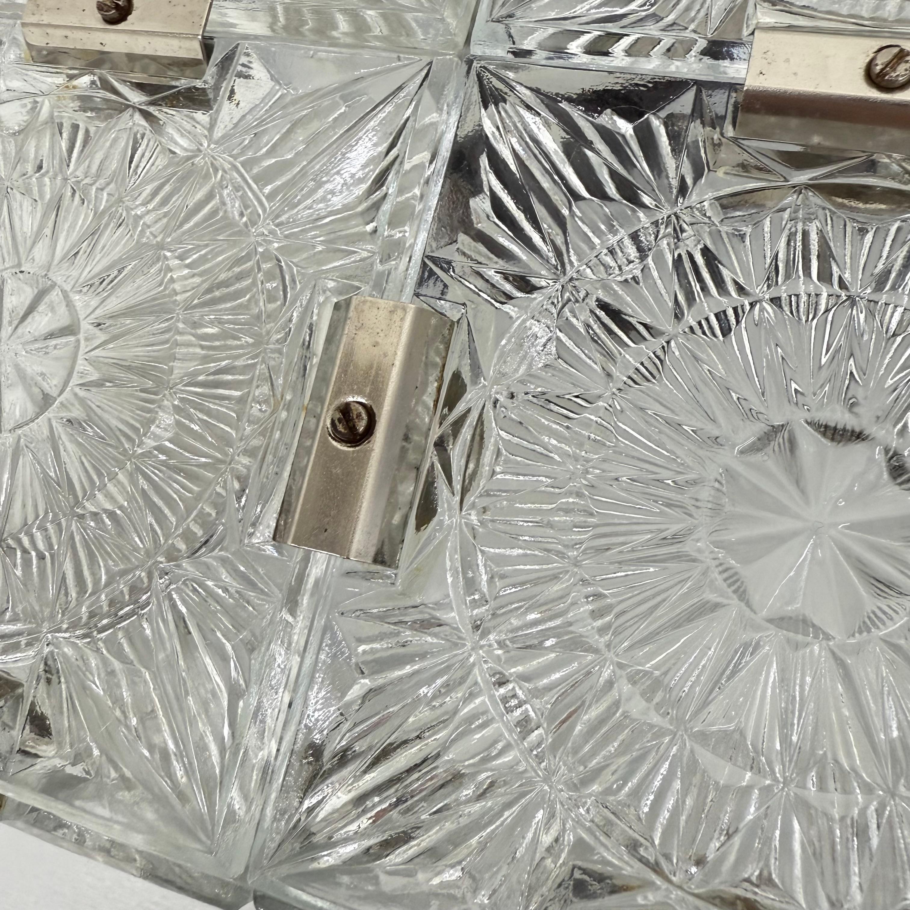 Lámpara de techo de cristal de mediados de siglo de Kamenicky Senov , década de 1970 Eslovaco en venta