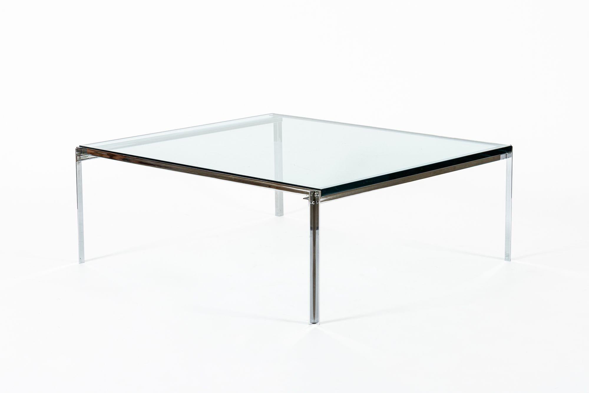 Américain Table basse en verre et chrome du milieu du siècle par Katavalos pour Laverne Originals en vente