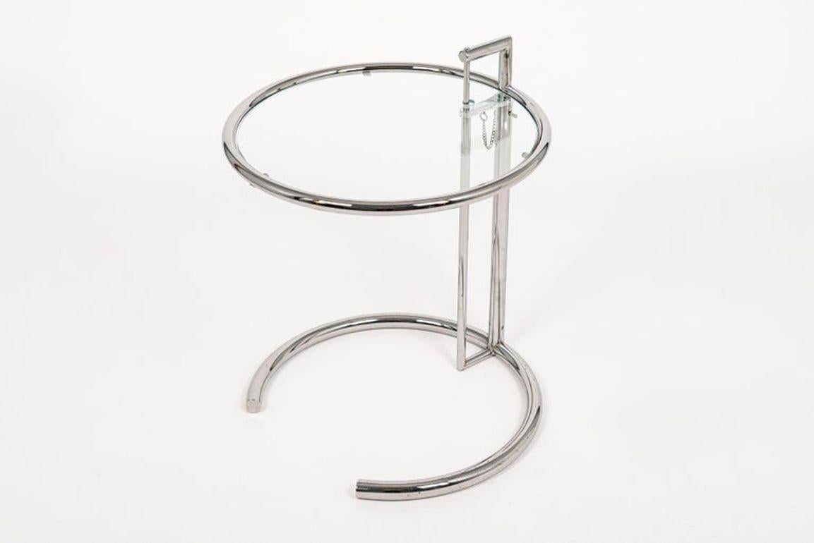 Mid Century Glass & Chrome Round Side Table by Eileen Gray (attr.) Moderno de mediados de siglo en venta