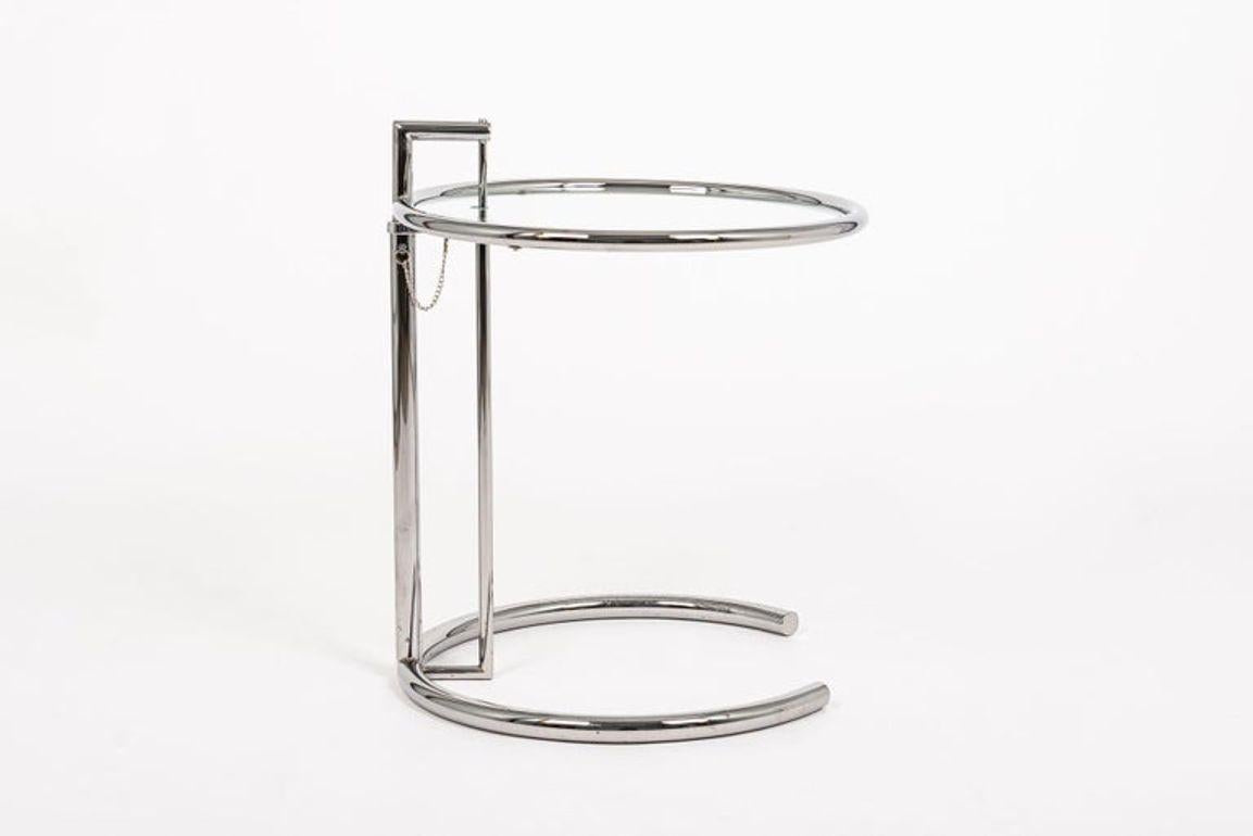 Mid Century Glass & Chrome Round Side Table by Eileen Gray (attr.) Estadounidense en venta