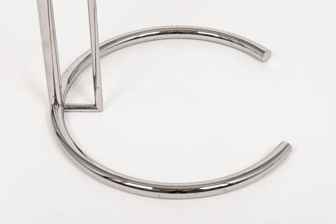 Mid Century Glass & Chrome Round Side Table by Eileen Gray (attr.) Acero en venta