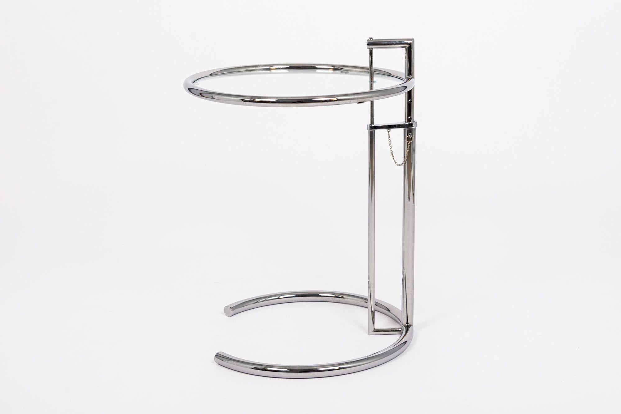 Table d'appoint en verre et chrome du milieu du siècle dernier par Eileen Gray (attr.) Bon état - En vente à Detroit, MI