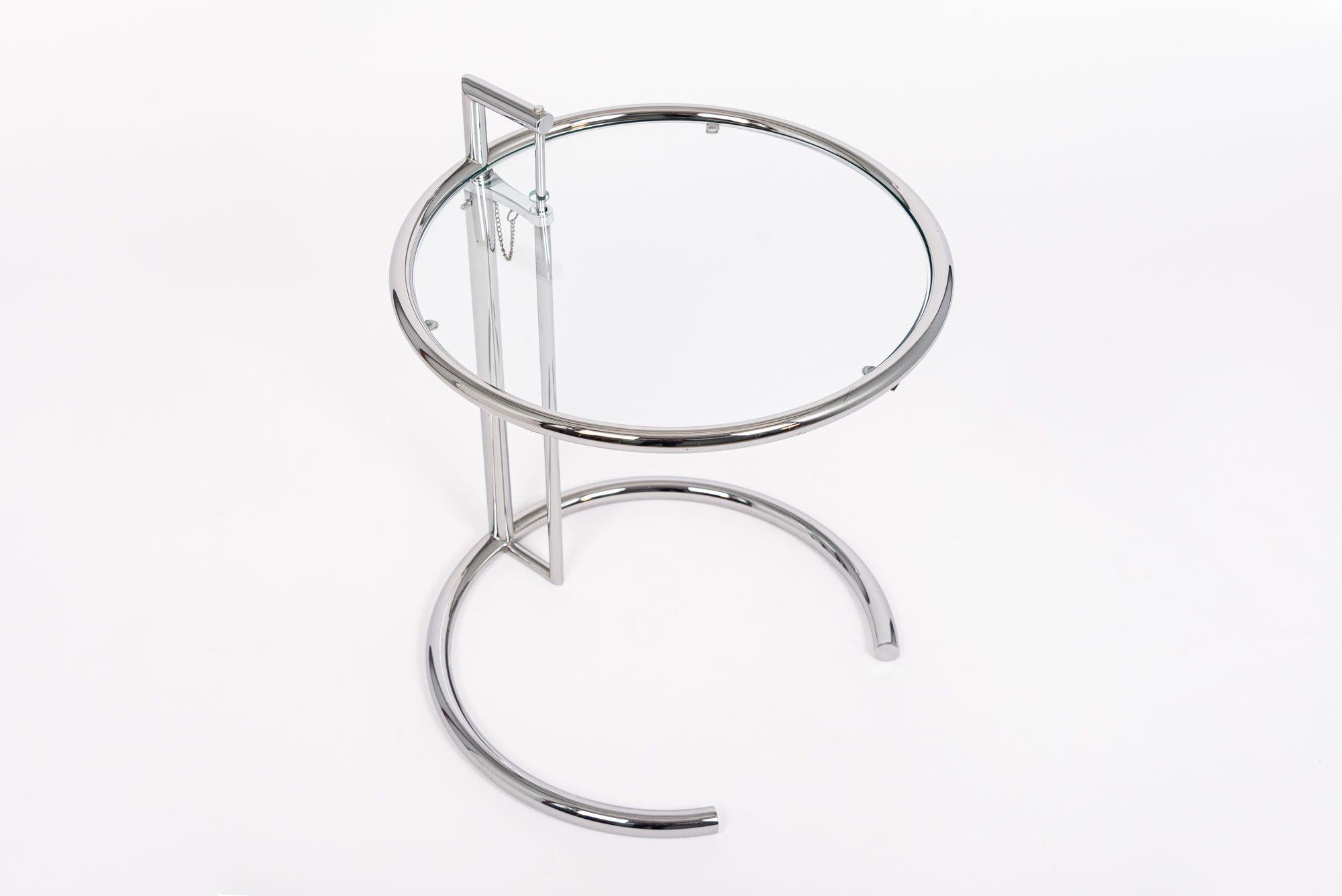 20ième siècle Table d'appoint en verre et chrome du milieu du siècle dernier par Eileen Gray (attr.) en vente