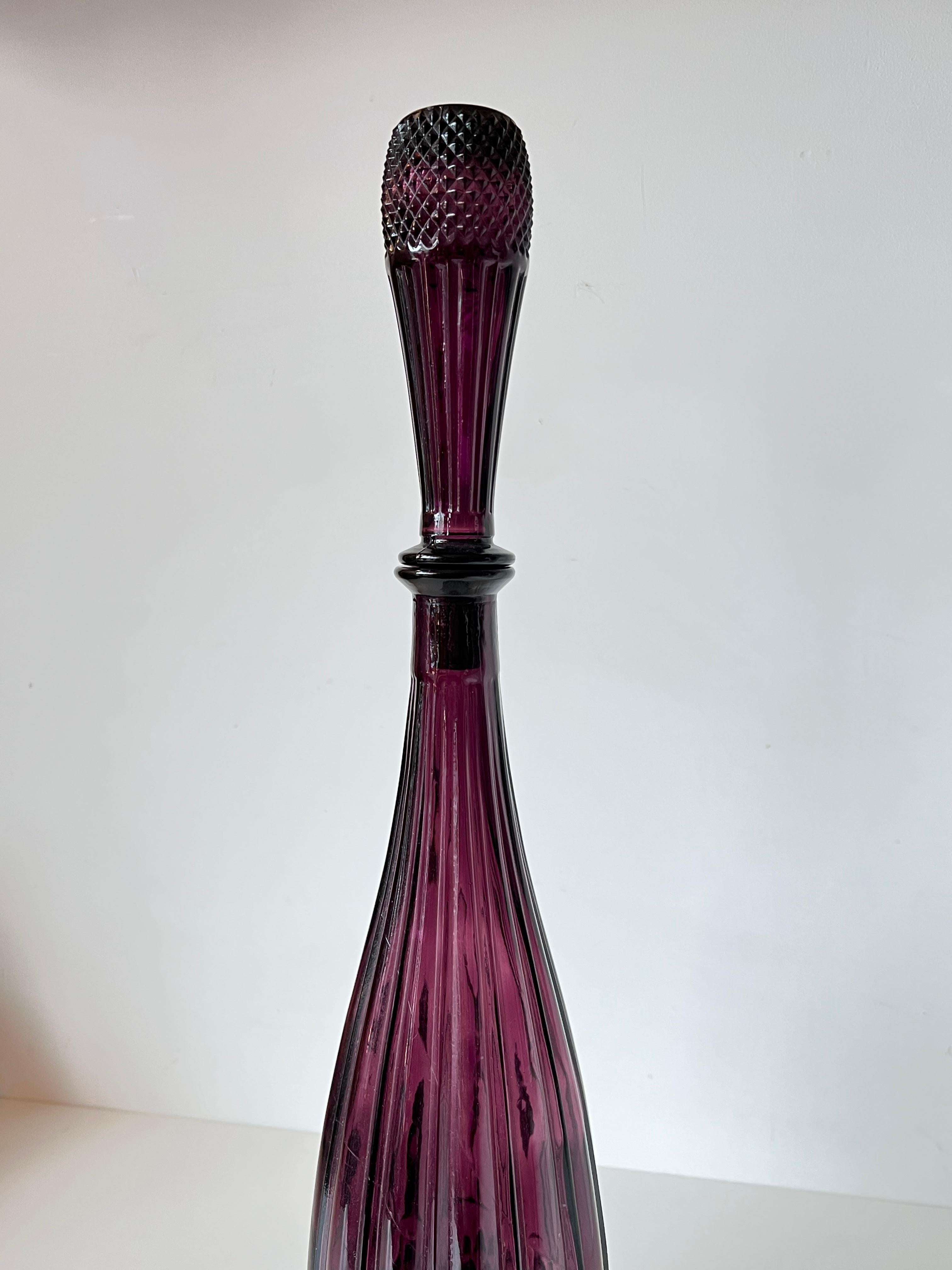 Mid-century Glass decanter / genie bottle with stopper, Empoli, Italy In Good Condition In Bruxelles, BE