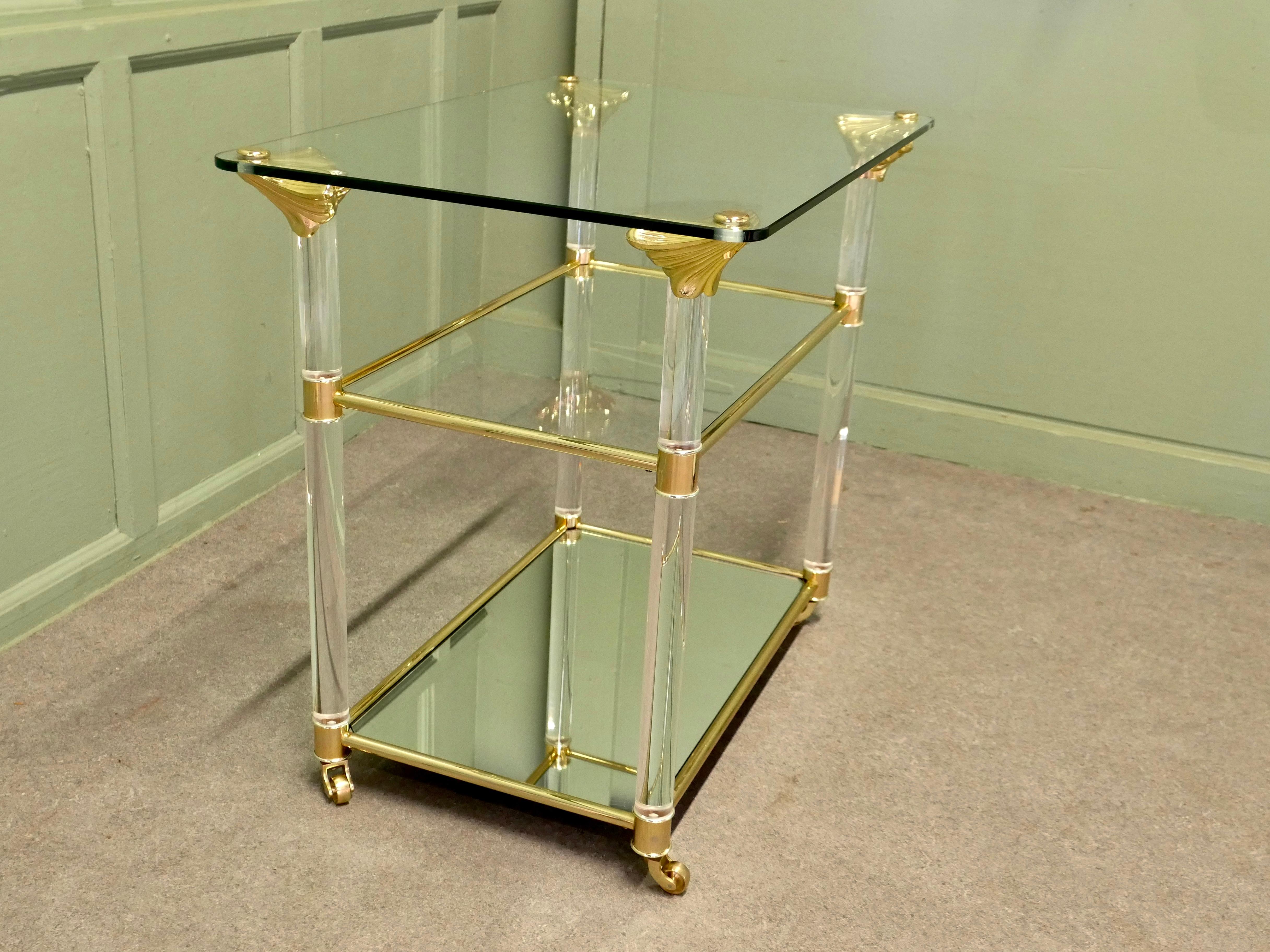 Milieu du XXe siècle Chariot à boissons en verre du milieu du siècle et table d'appoint assortie en vente