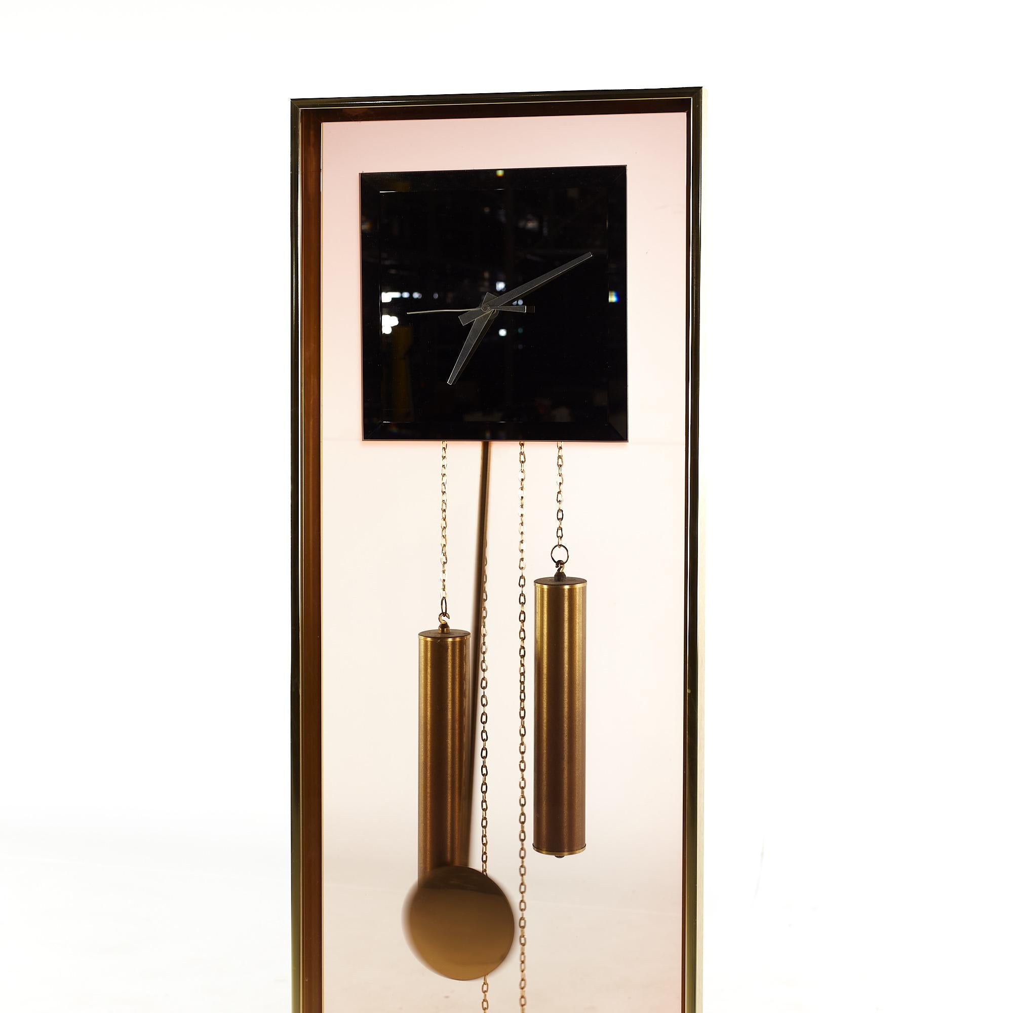 Métal Horloge de sol en verre du milieu du siècle en vente