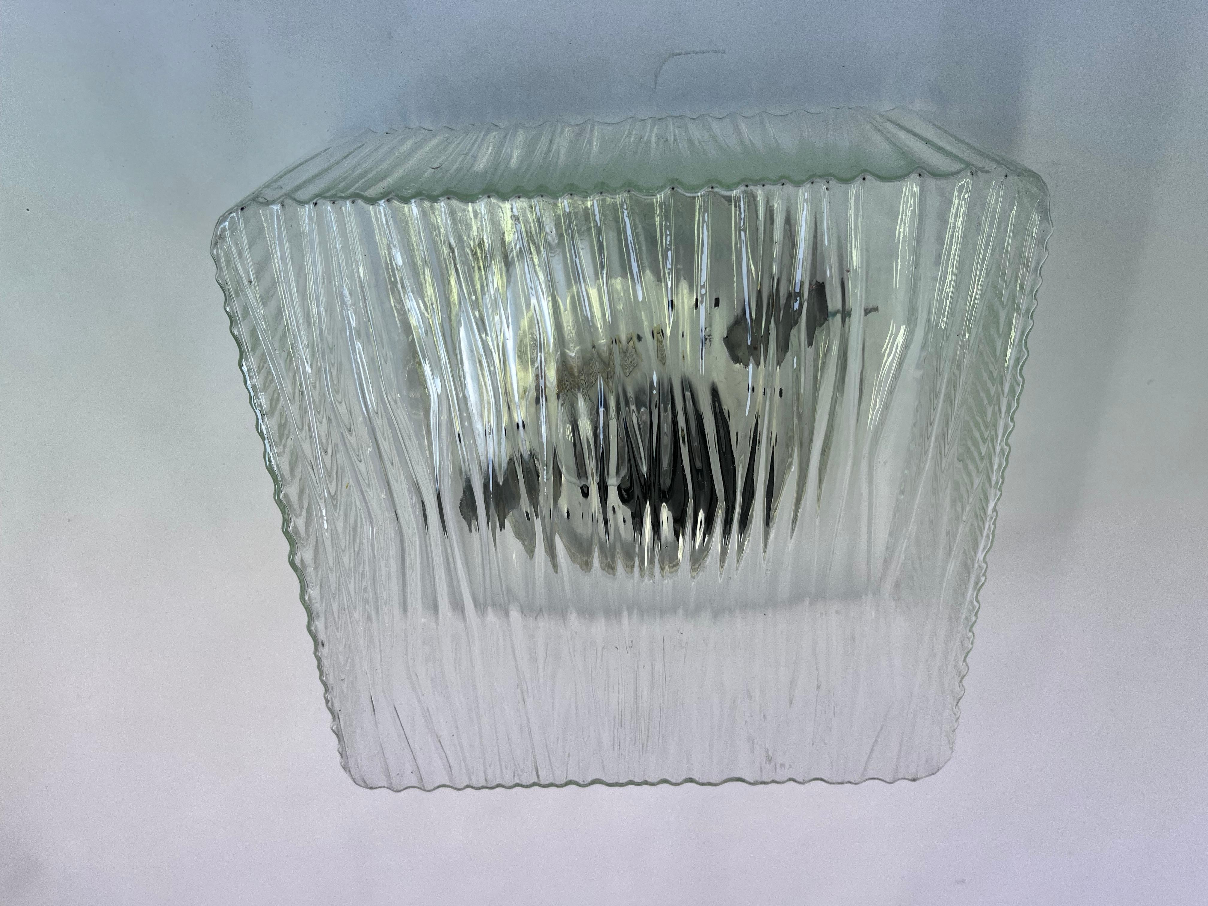 Empotrable o aplique de cristal de mediados de siglo, Checoslovaquia Metal en venta