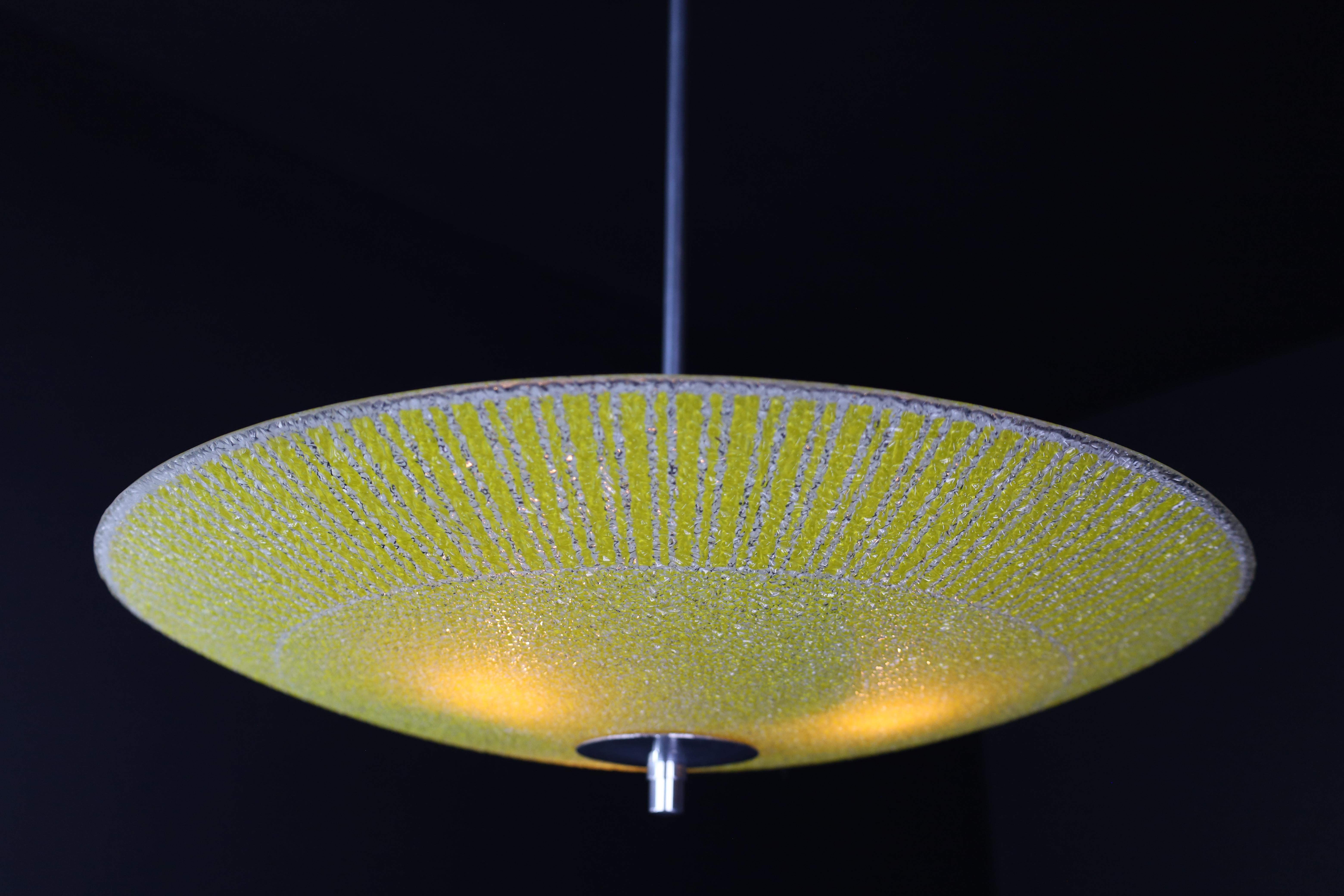 Mid-Century Glass Hanging Pendant Lamp Brussels World Expo 1958  In Good Condition For Sale In Almelo, NL