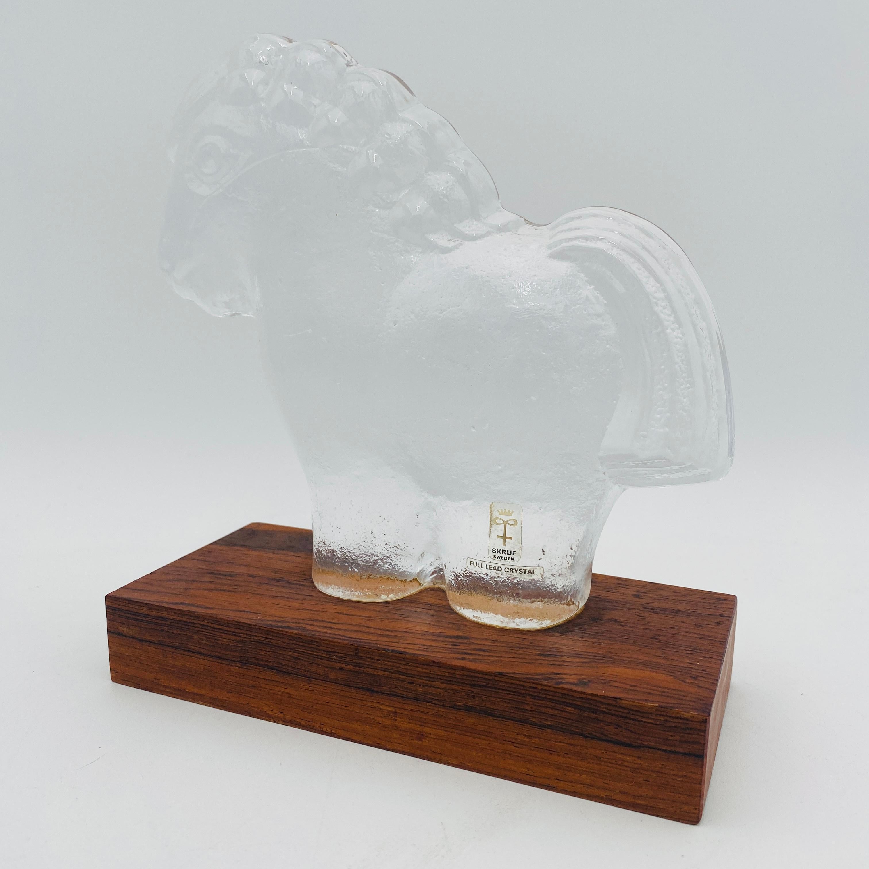 Escultura de caballo de cristal de mediados de siglo de Bengt Edenfalk para Skruf, Suecia Años 60 Moderno de mediados de siglo en venta